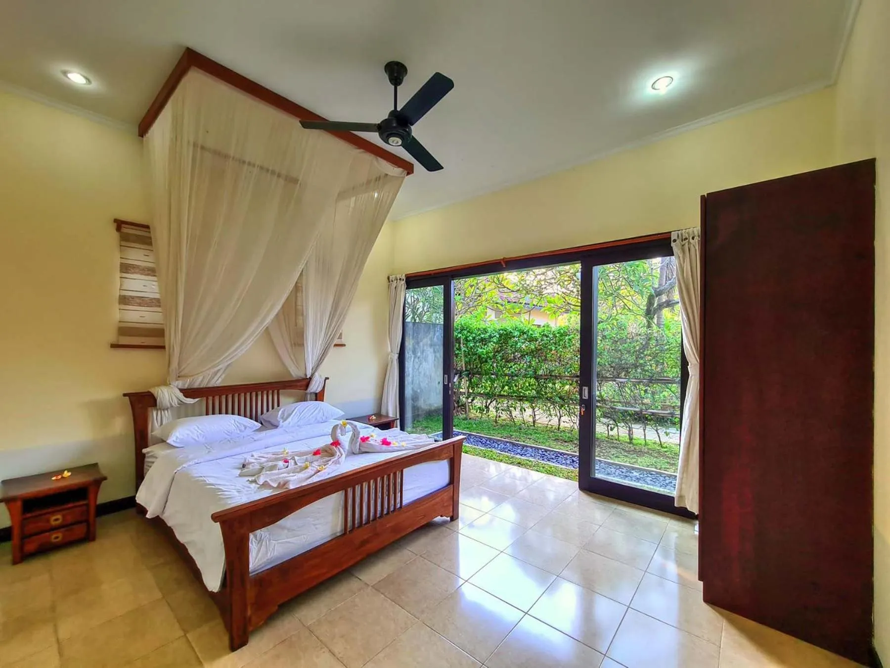 Bedroom, Bed in Sayang Taman Villas
