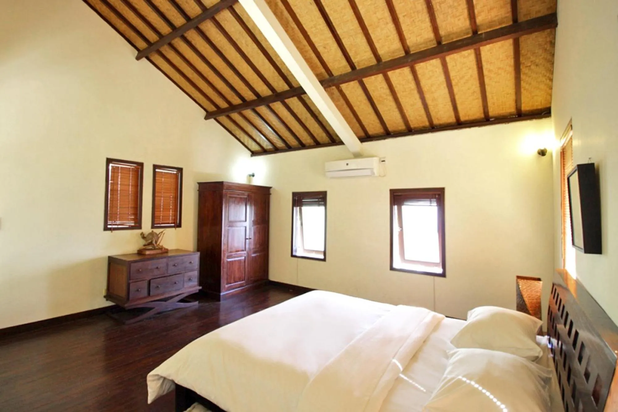 Bed in Sayang Taman Villas
