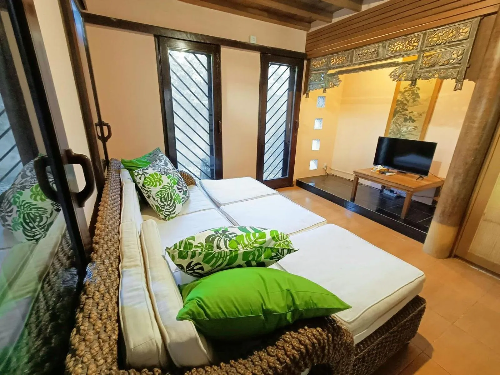 Communal lounge/ TV room, Bed in Sayang Taman Villas
