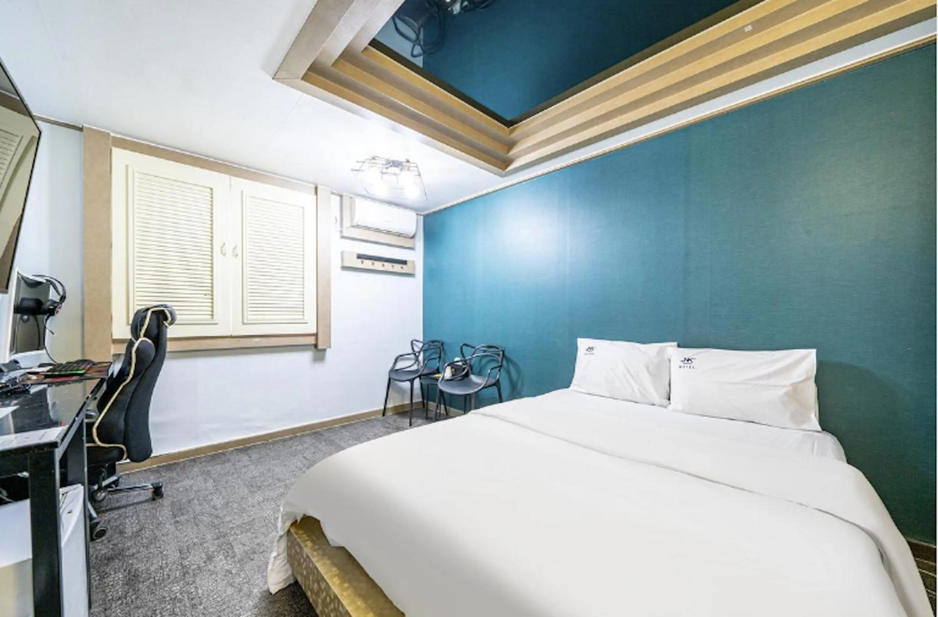 Bed in Daejeon Yongmun JNK Classic Hotel