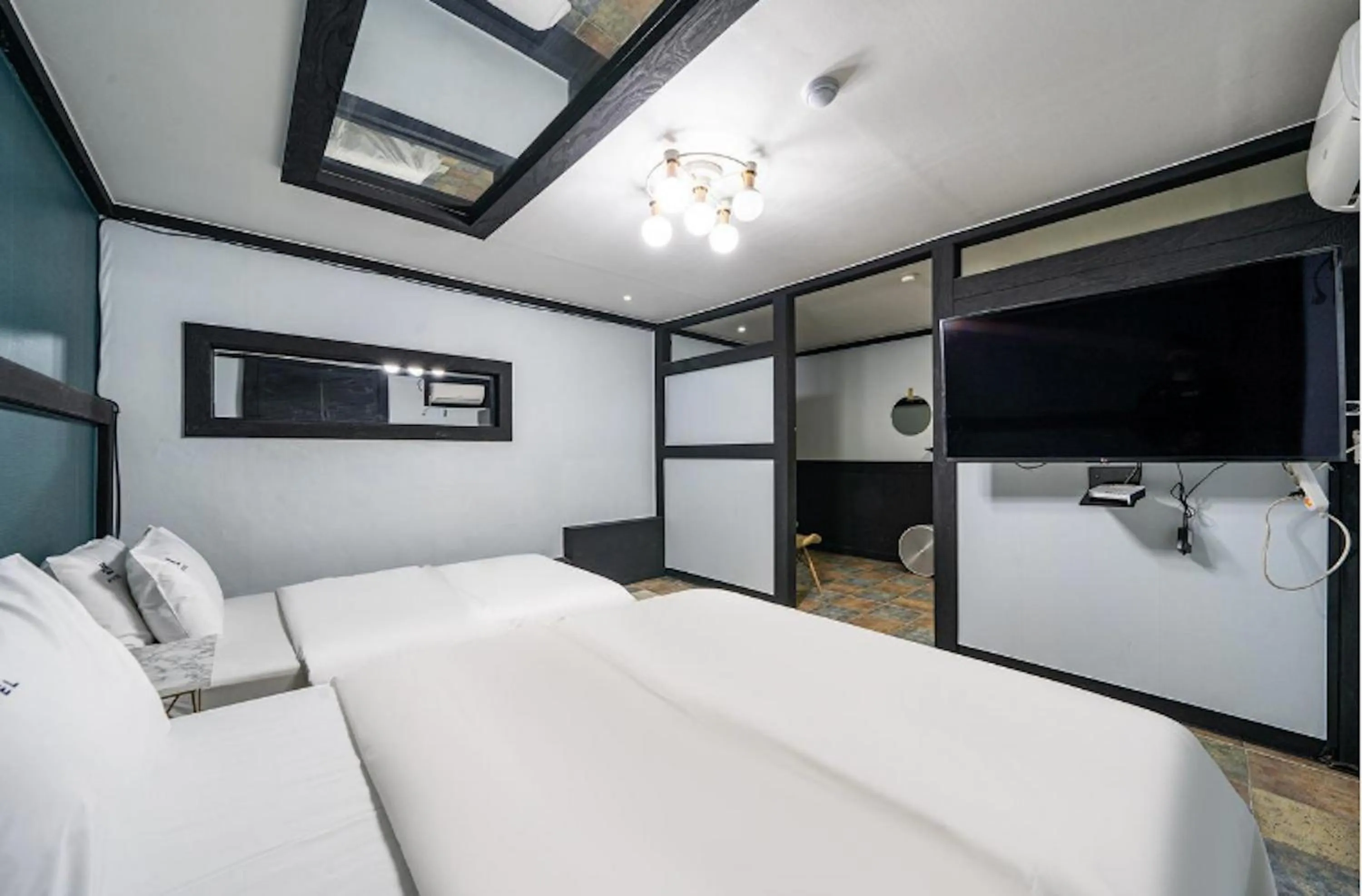 Bed in Daejeon Yongmun JNK Classic Hotel