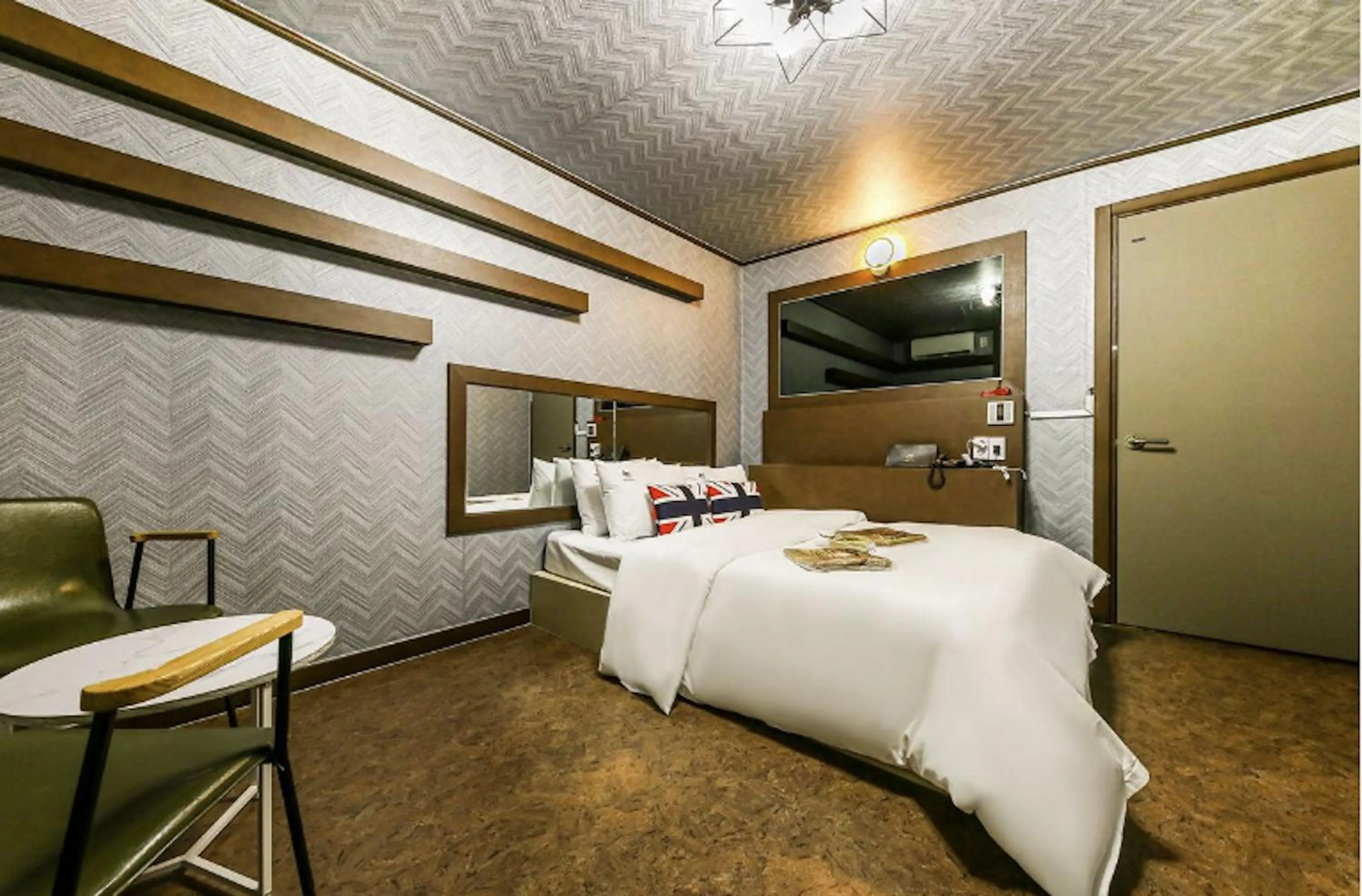 Bed in Daejeon Yongmun JNK Classic Hotel