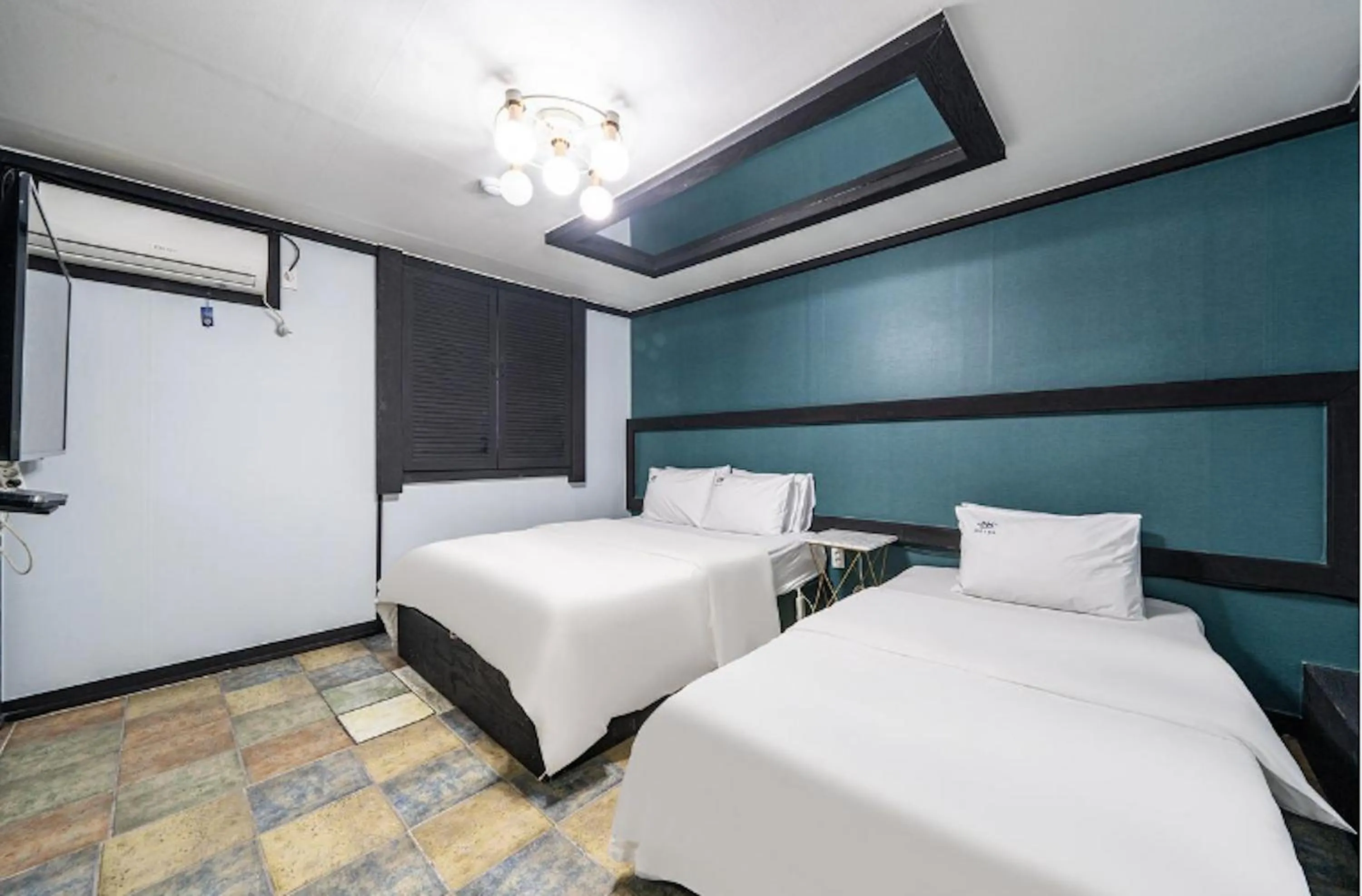 Bed in Daejeon Yongmun JNK Classic Hotel