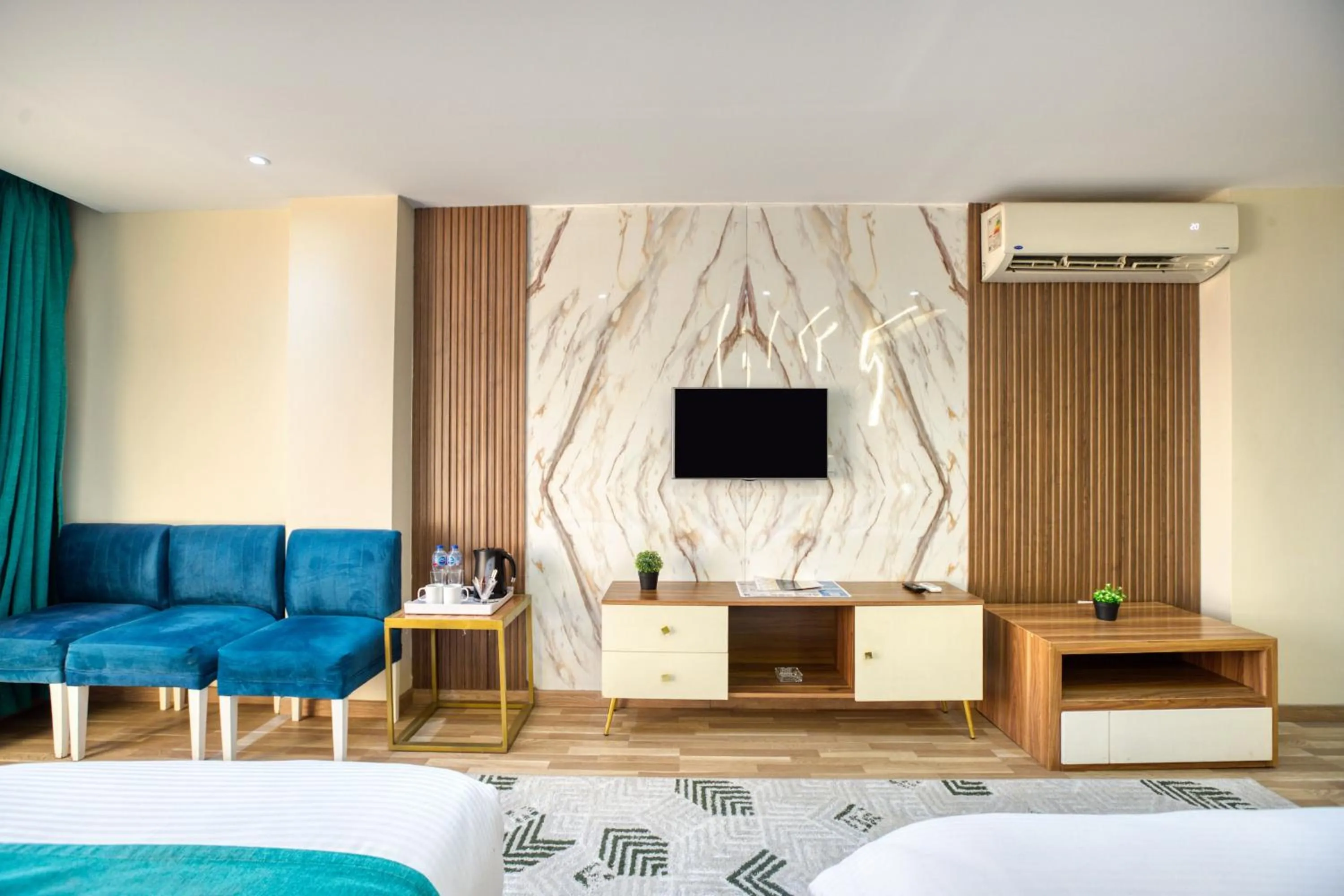 Seating area, Bed in Pyramids Yard Hotel