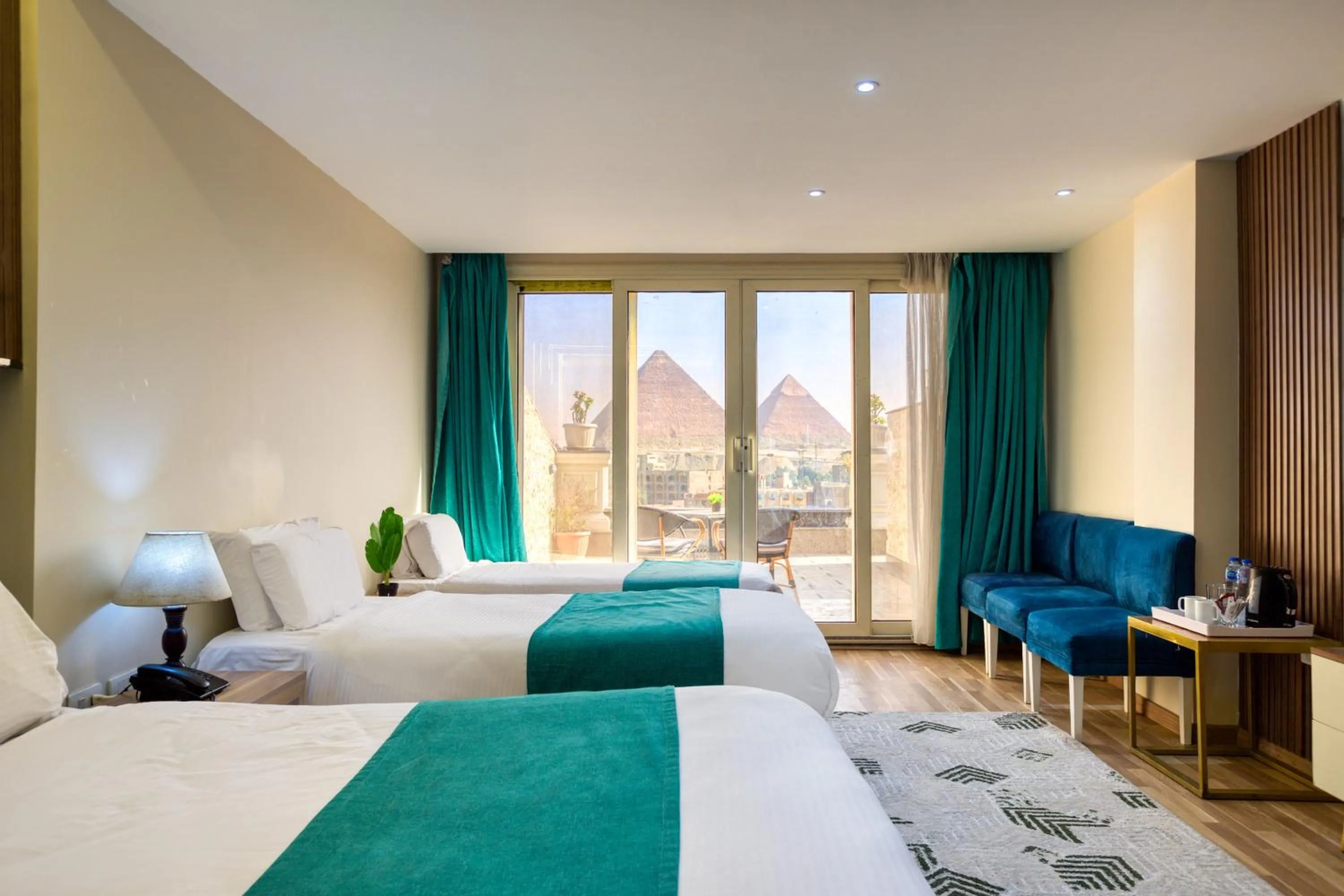 Photo of the whole room, Bed in Pyramids Yard Hotel