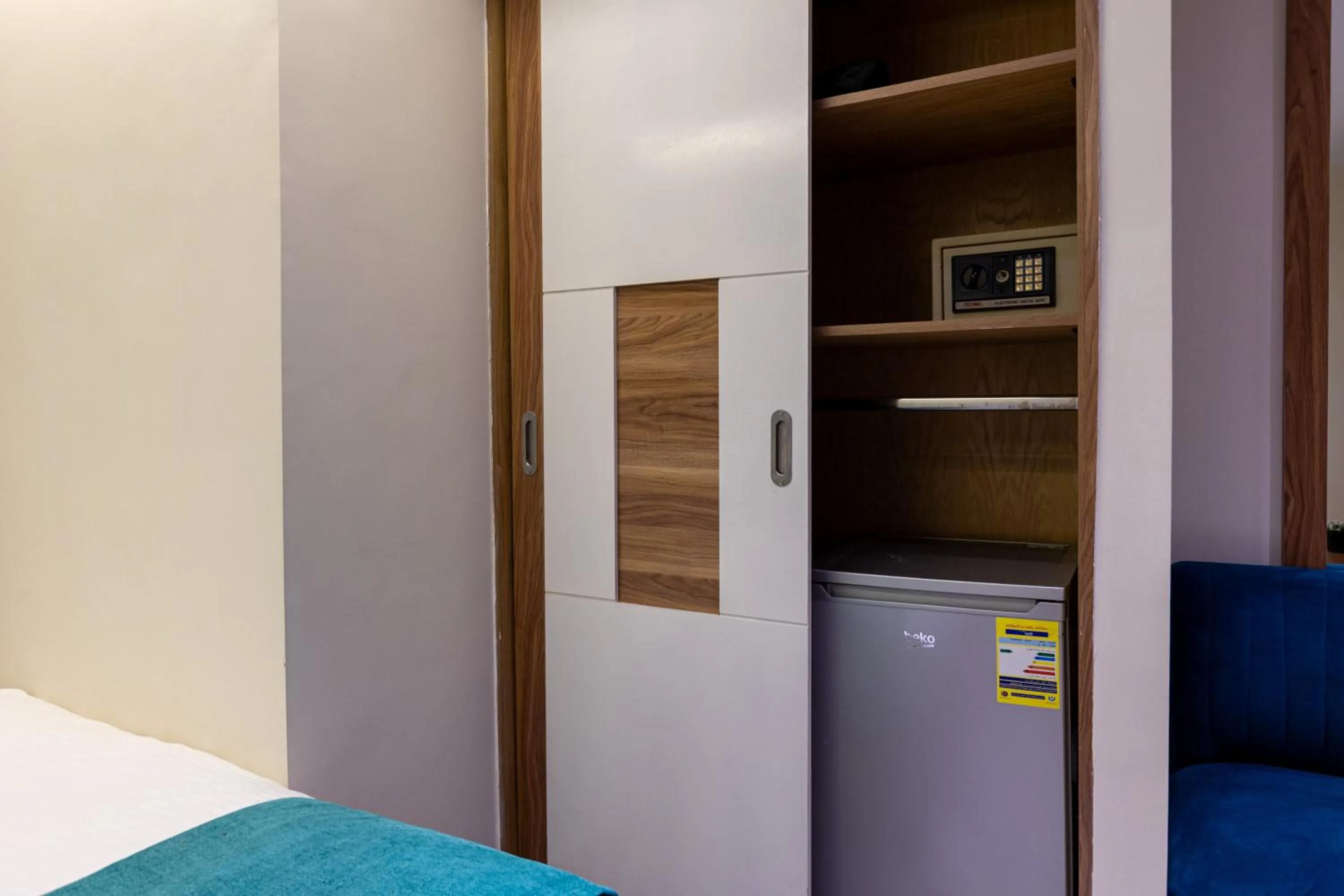 minibar, Bed in Pyramids Yard Hotel