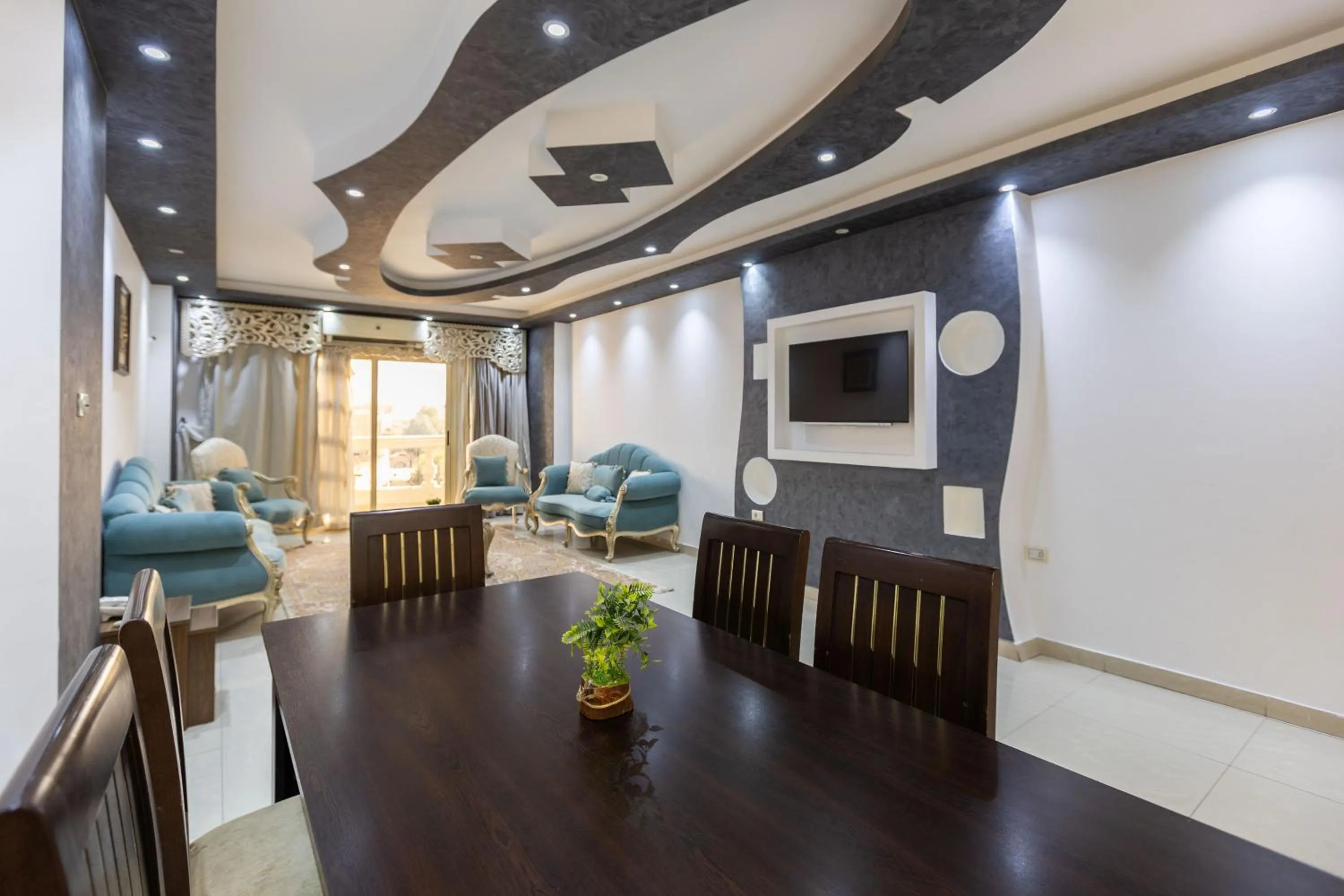 TV and multimedia in Pyramids Yard Hotel