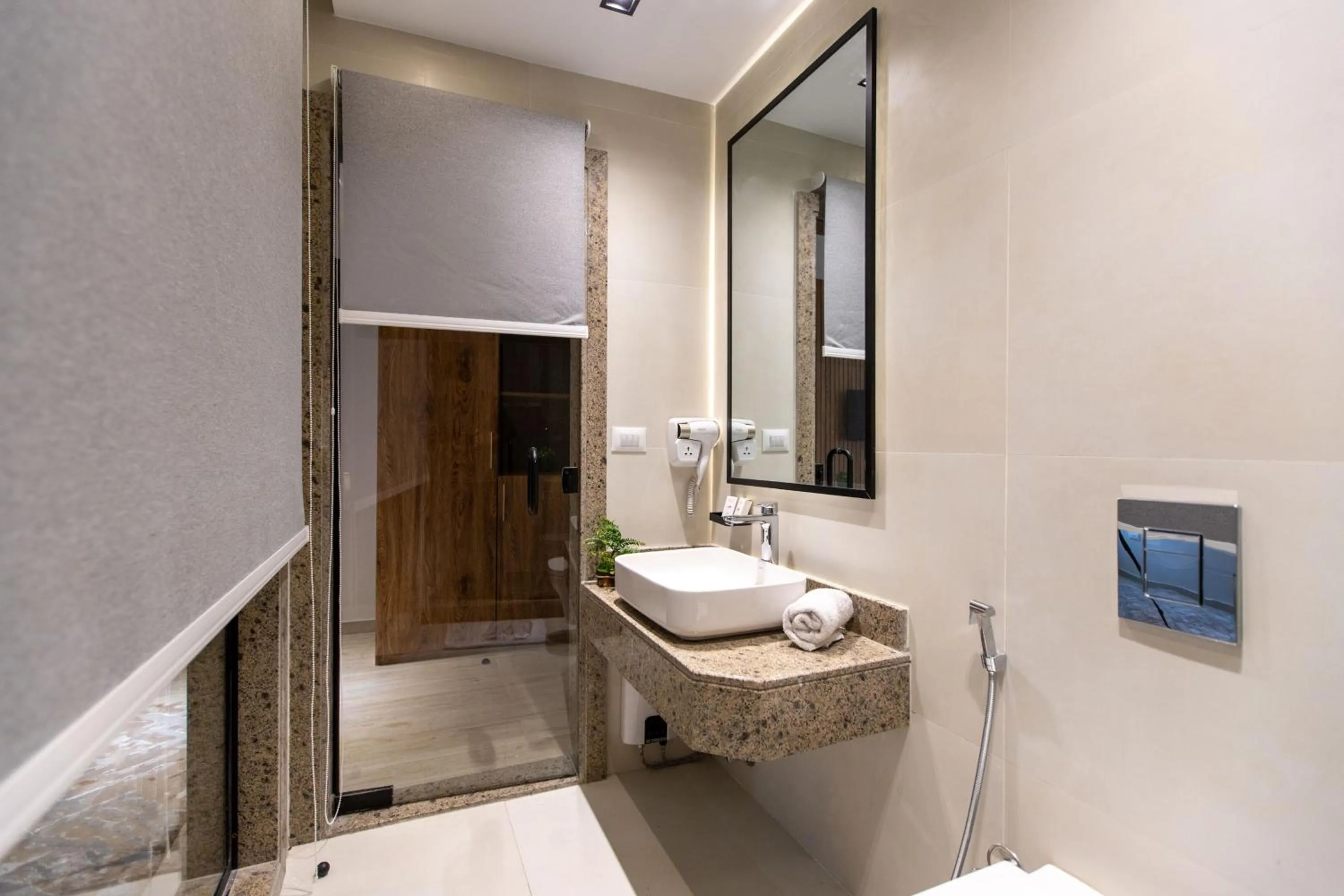 Shower in Pyramids Yard Hotel