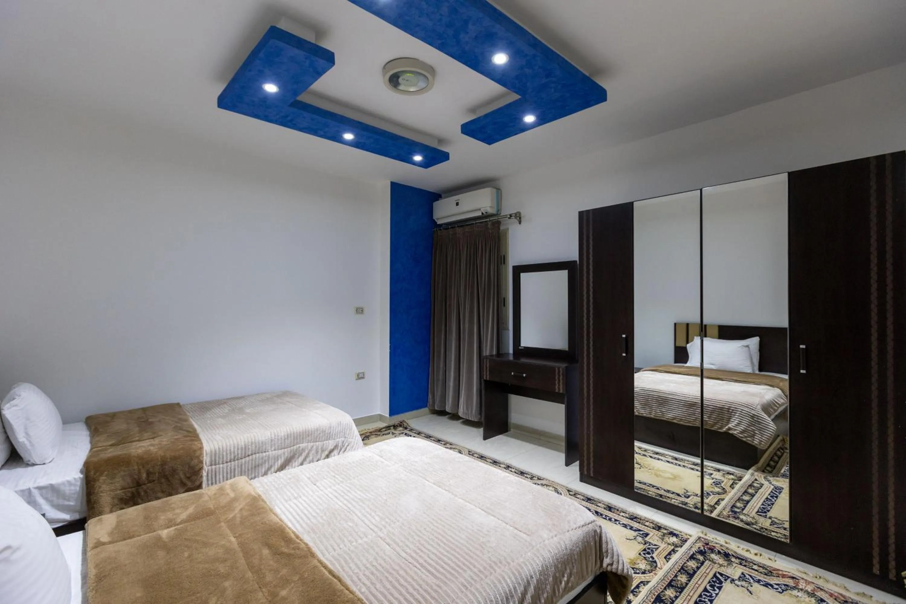 Bedroom, Bed in Pyramids Yard Hotel