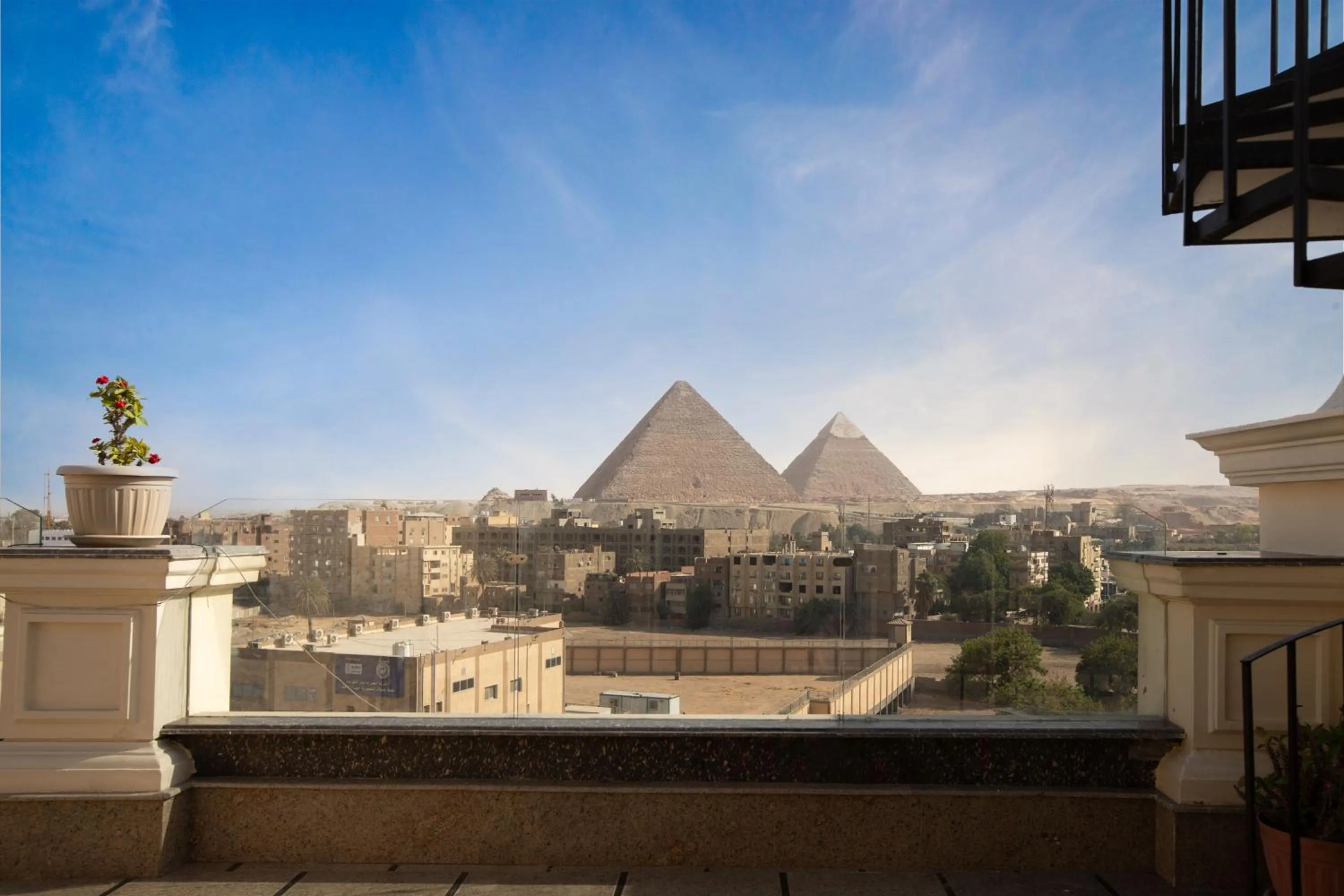 Mountain view in Pyramids Yard Hotel