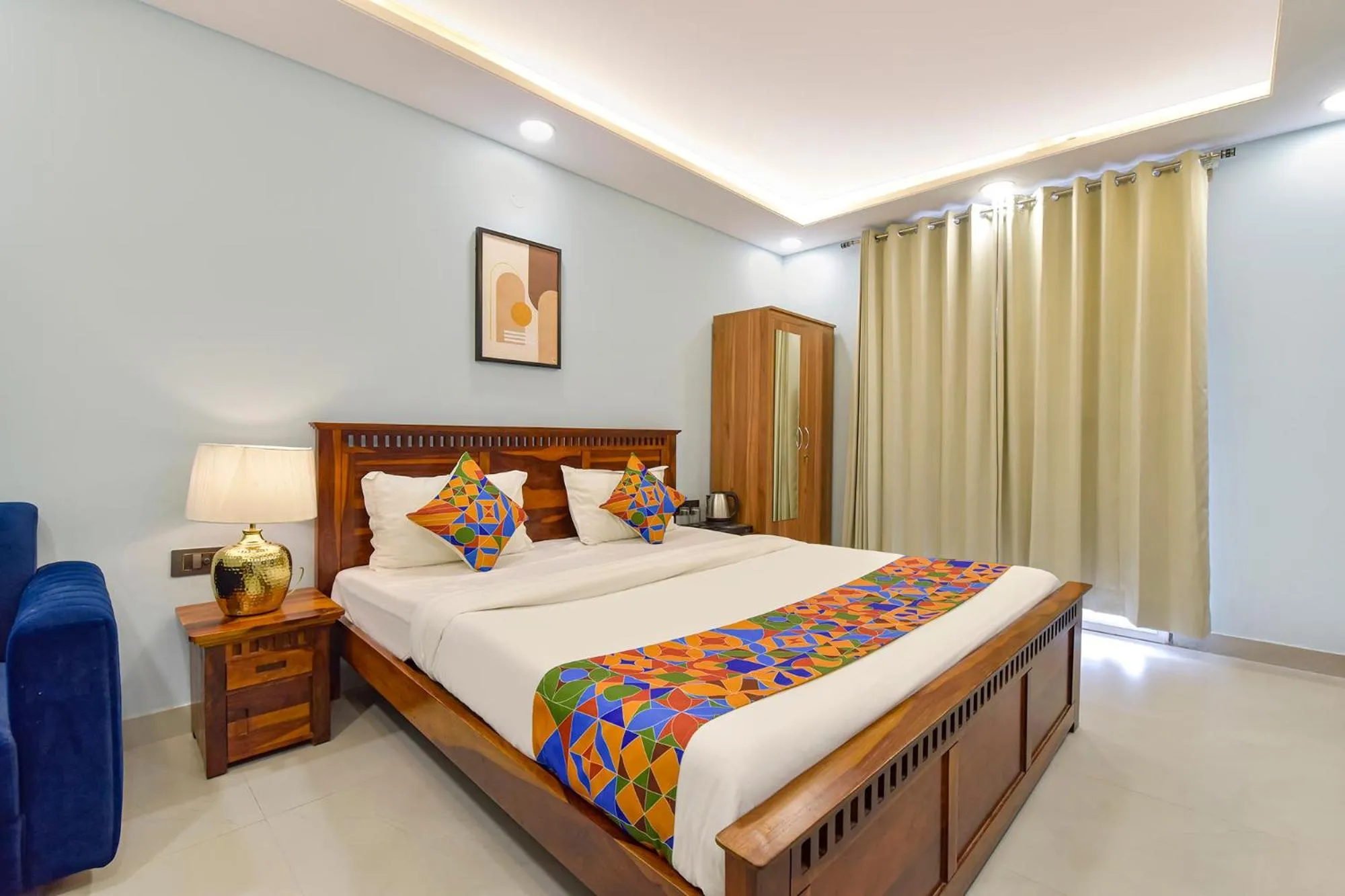 Bed in FabHotel Pink Palace Raja Park