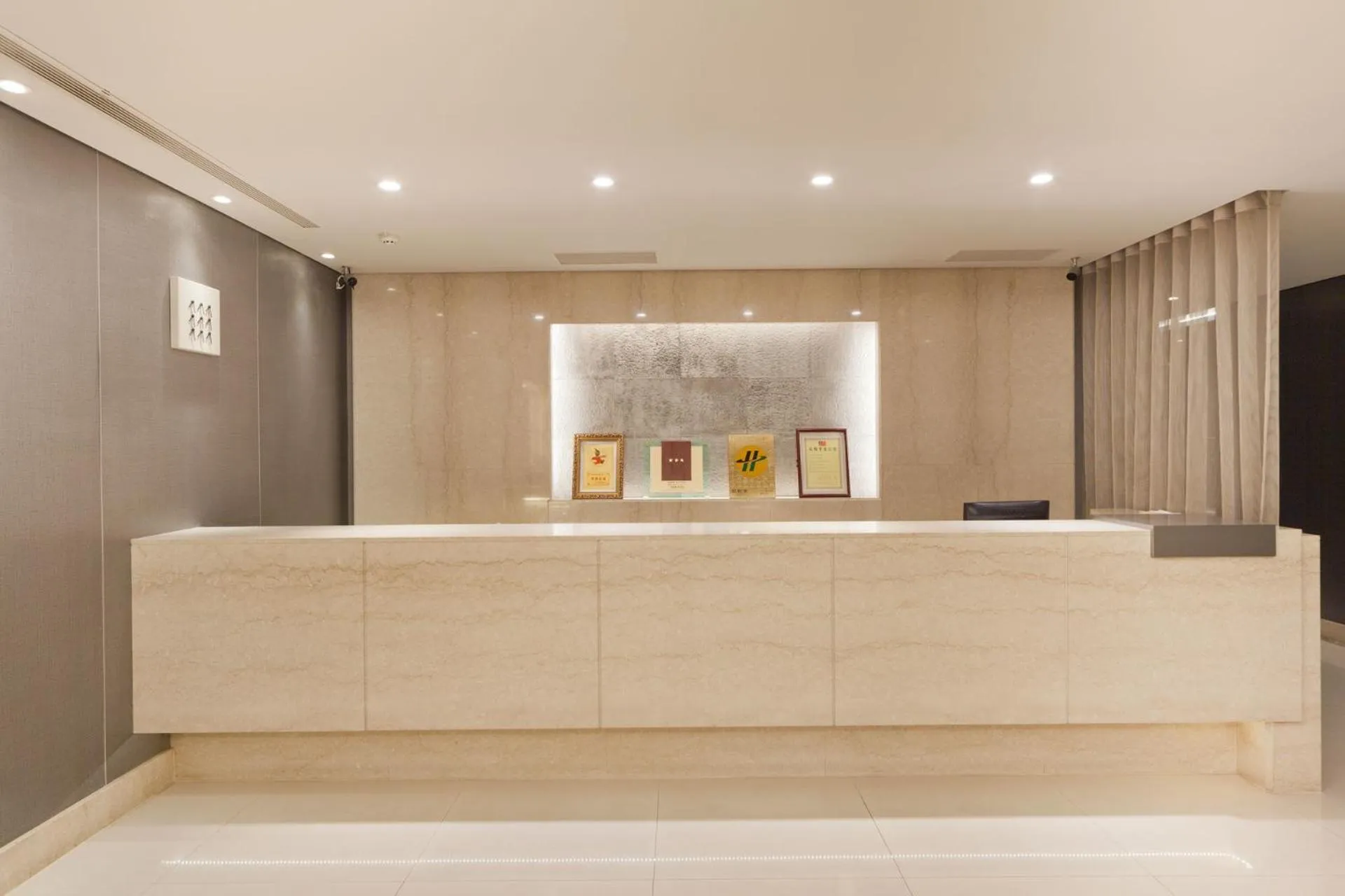 Facade/entrance in Harbor View Hotel