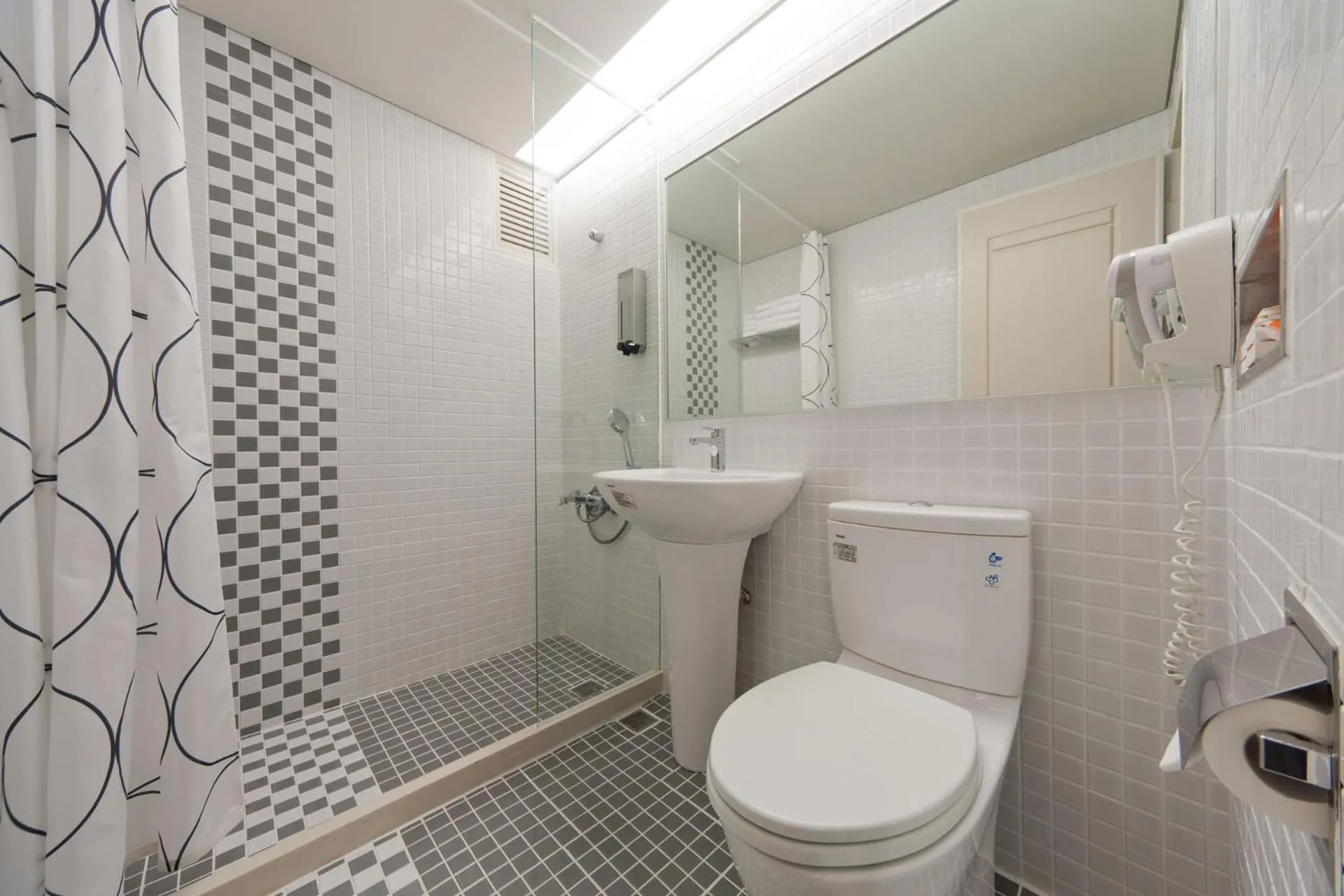 Bathroom in Harbor View Hotel