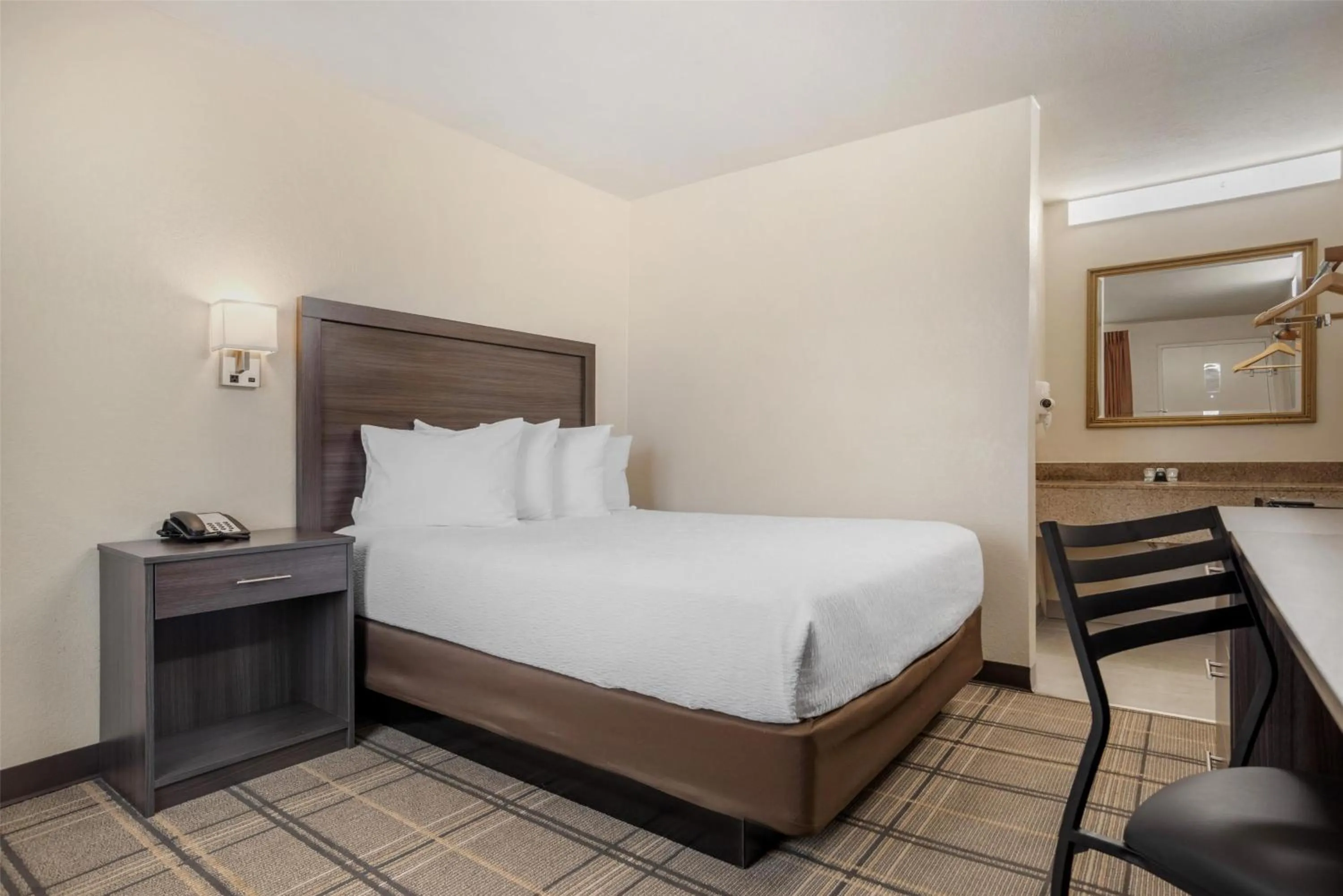 Bedroom, Bed in SureStay by Best Western Gonzales