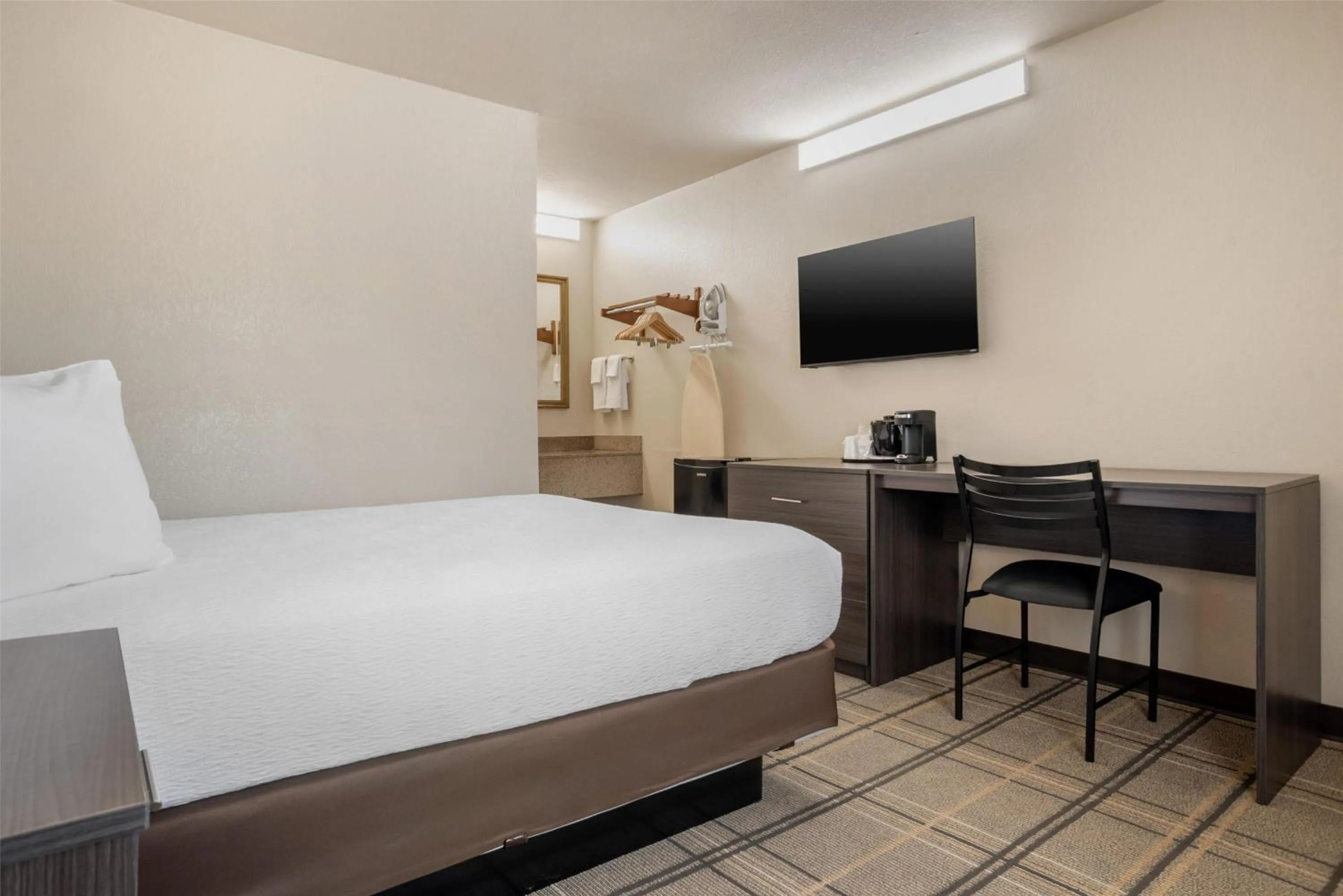 Bedroom, Bed in SureStay by Best Western Gonzales