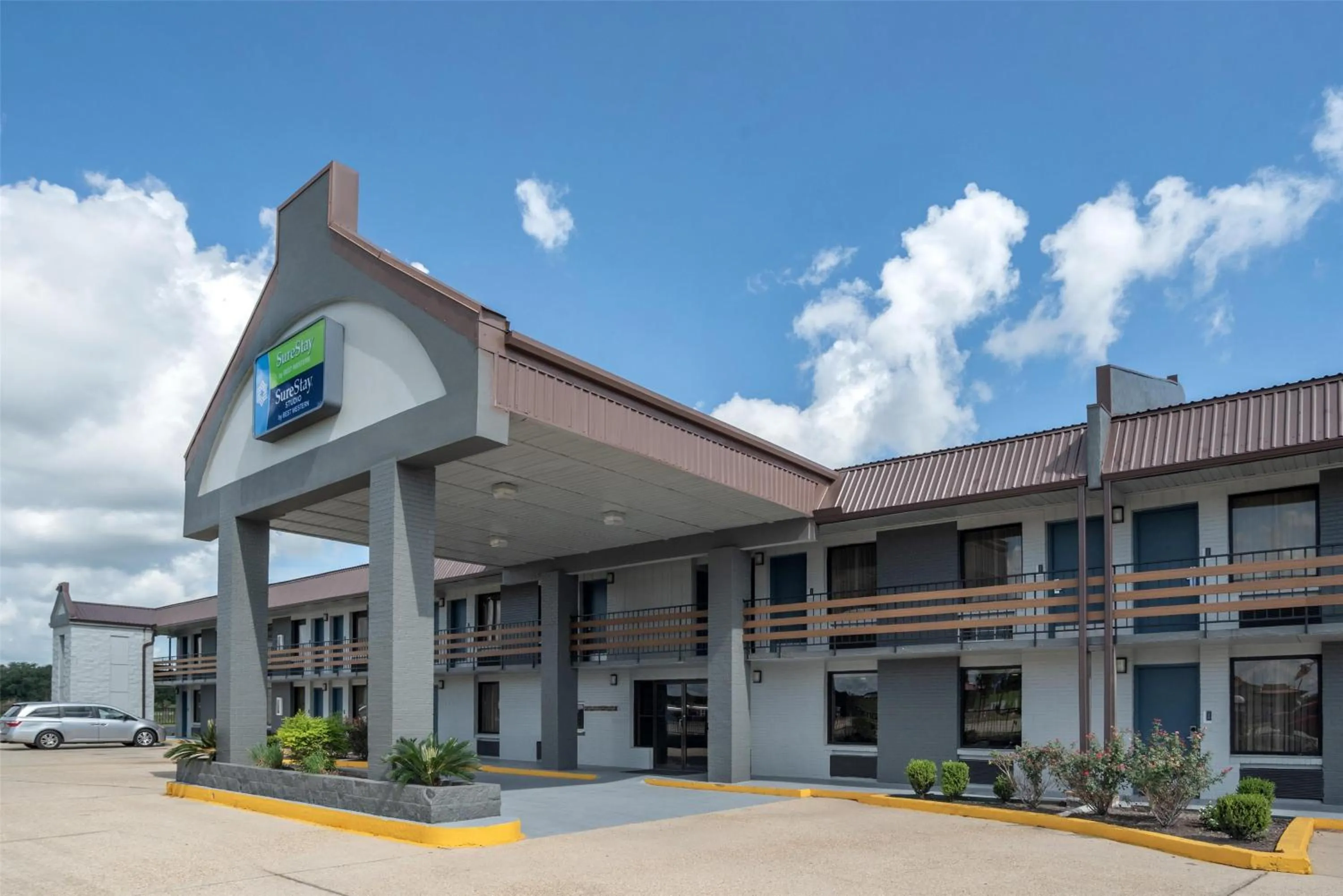 Property building in SureStay by Best Western Gonzales