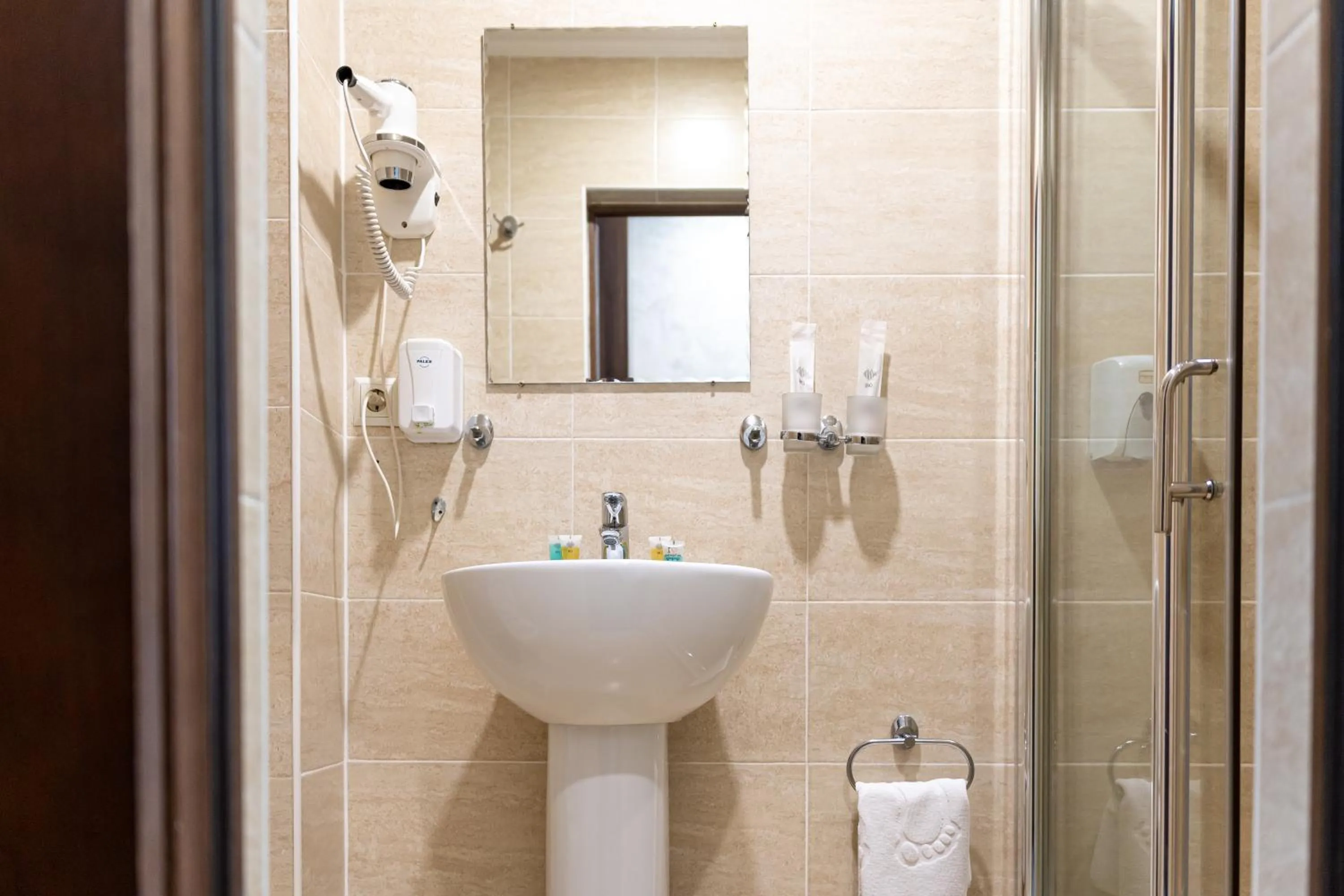 Shower in MILDOM Express