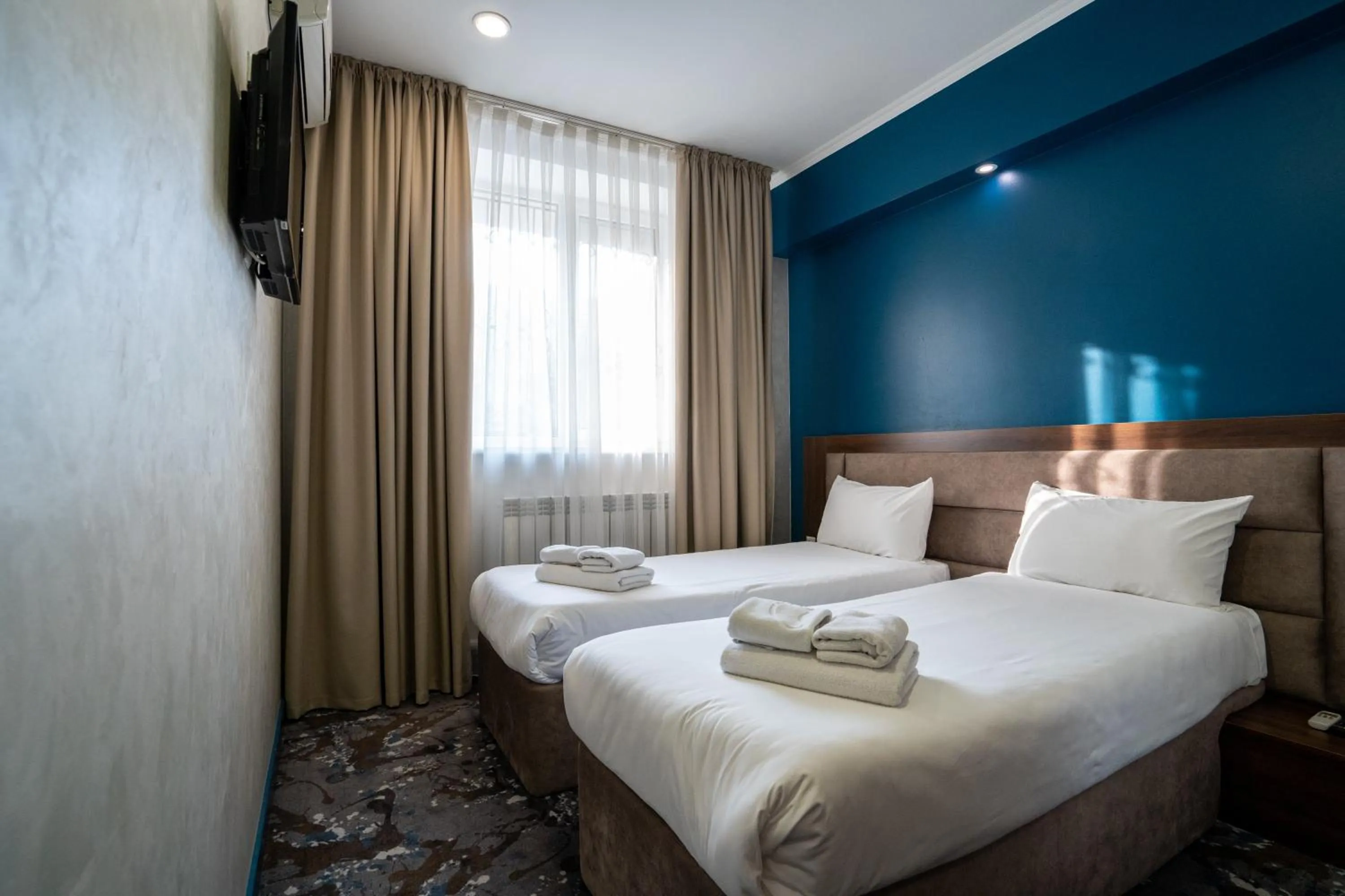 Bed in MILDOM Express