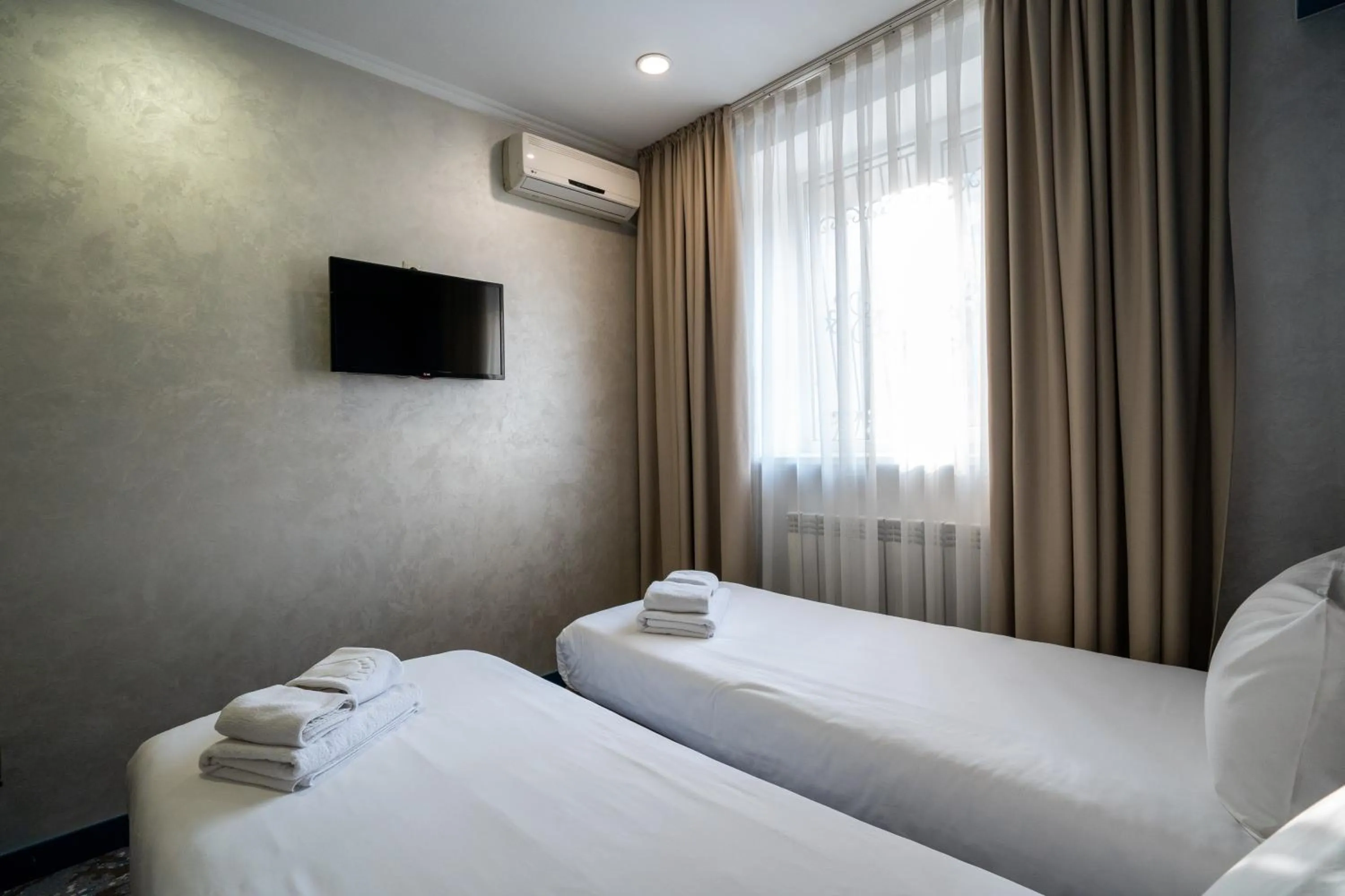 Bed in MILDOM Express