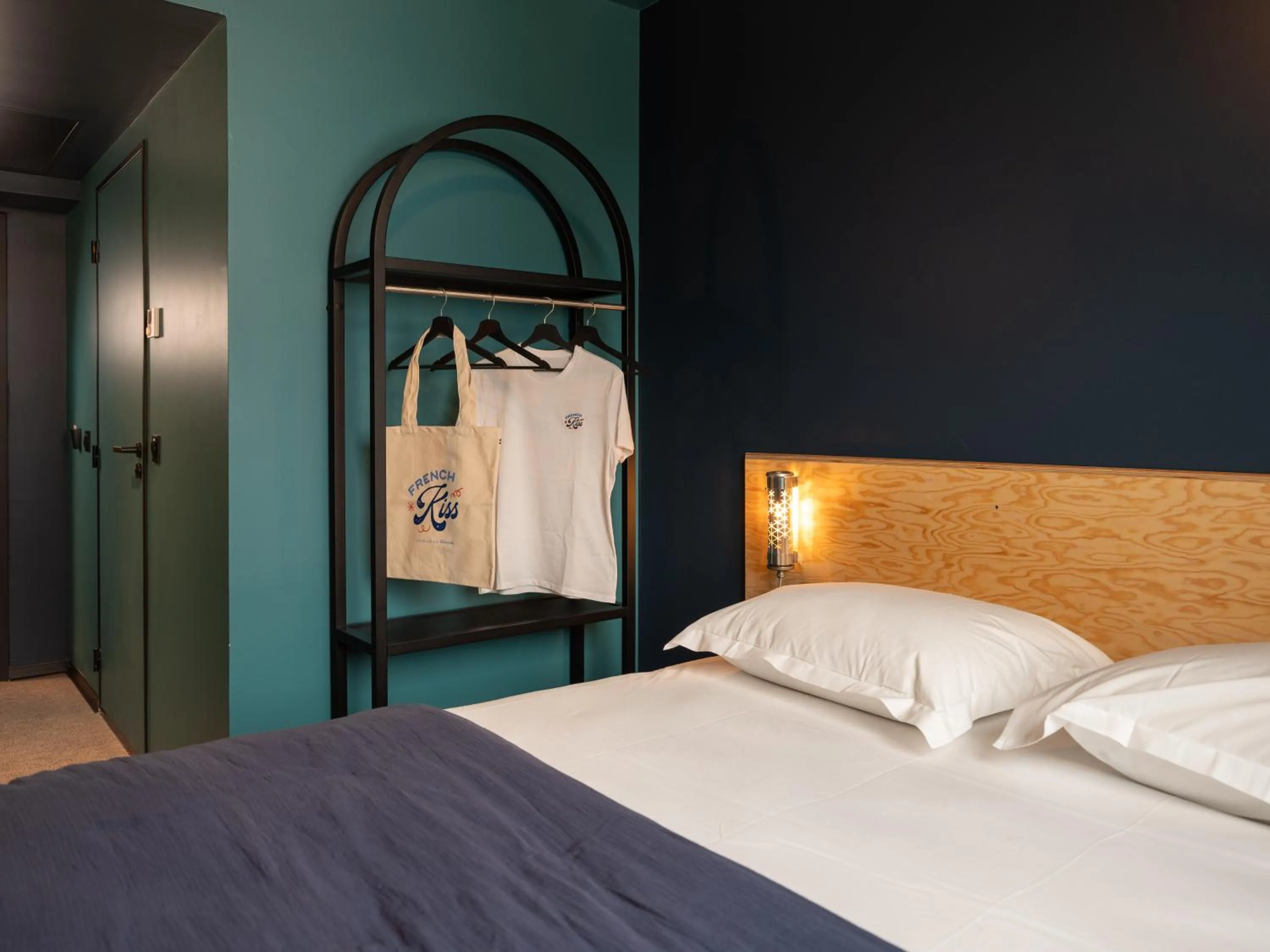 Bedroom, Bed in Eklo Hotels Nantes Centre - Île de Nantes