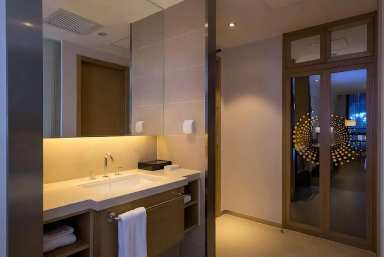 Bathroom in Crystal Orange Hangzhou Alibaba Future Technology City Hotel