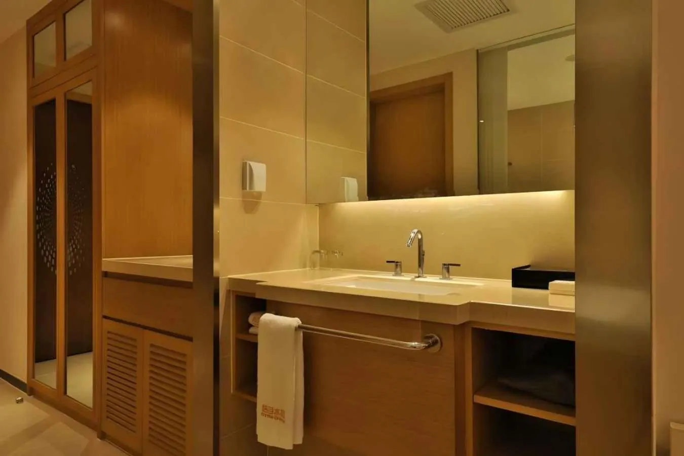 Bathroom in Crystal Orange Hangzhou Alibaba Future Technology City Hotel