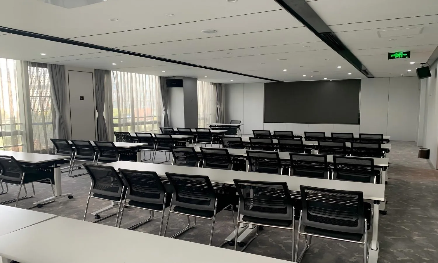 Meeting/conference room in Crystal Orange Hangzhou Alibaba Future Technology City Hotel
