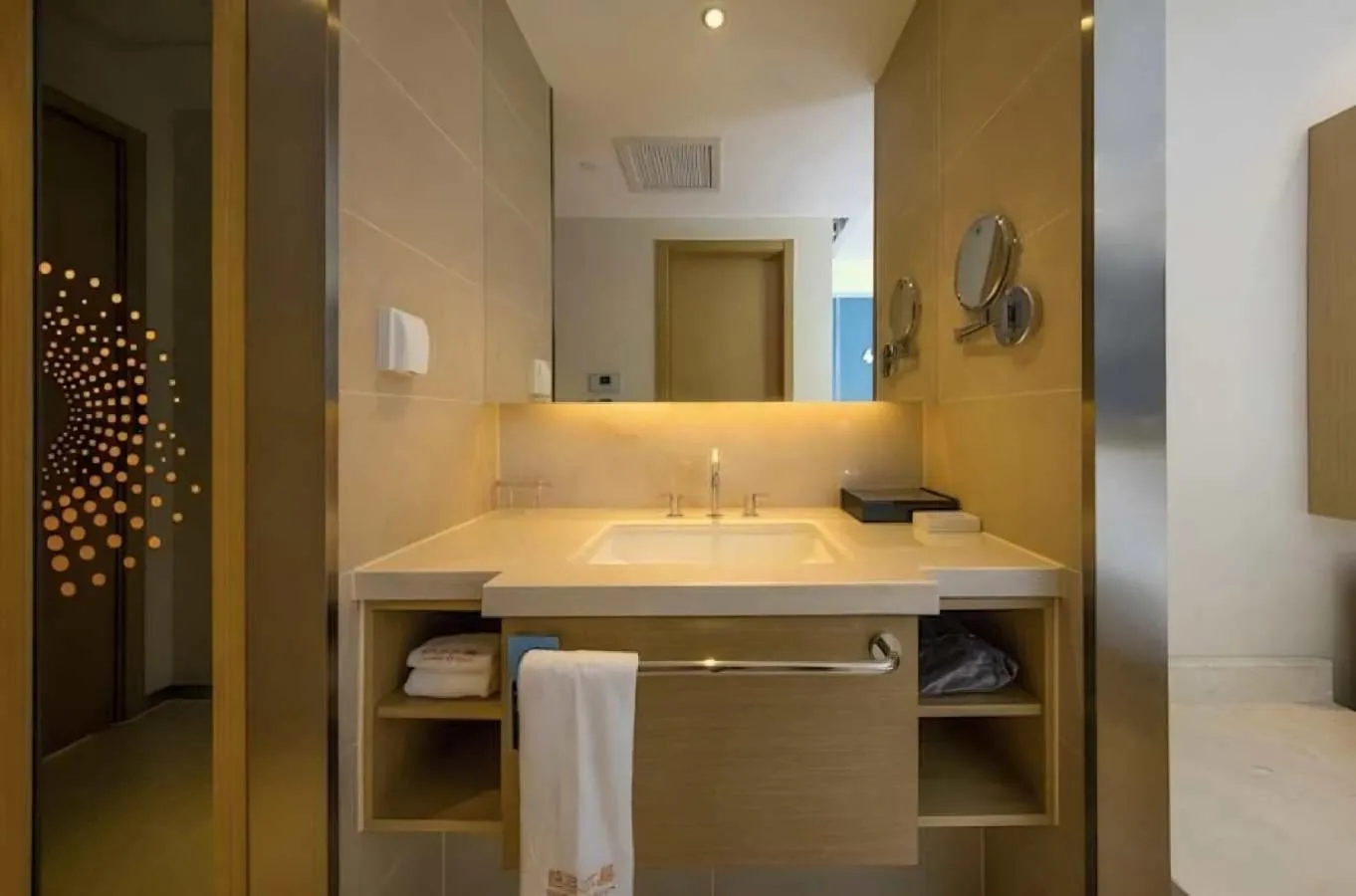 Bathroom in Crystal Orange Hangzhou Alibaba Future Technology City Hotel