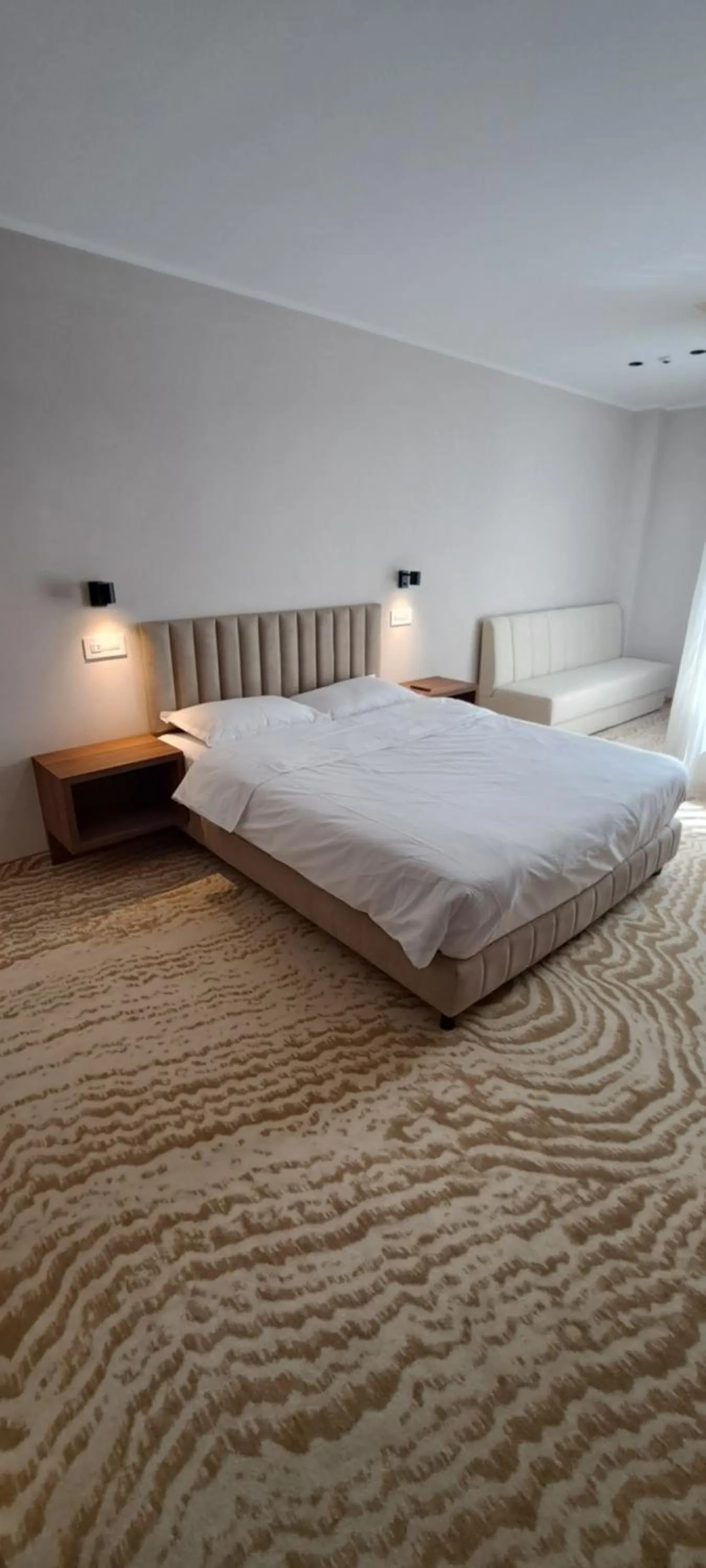 Photo of the whole room, Bed in Embassy Romana