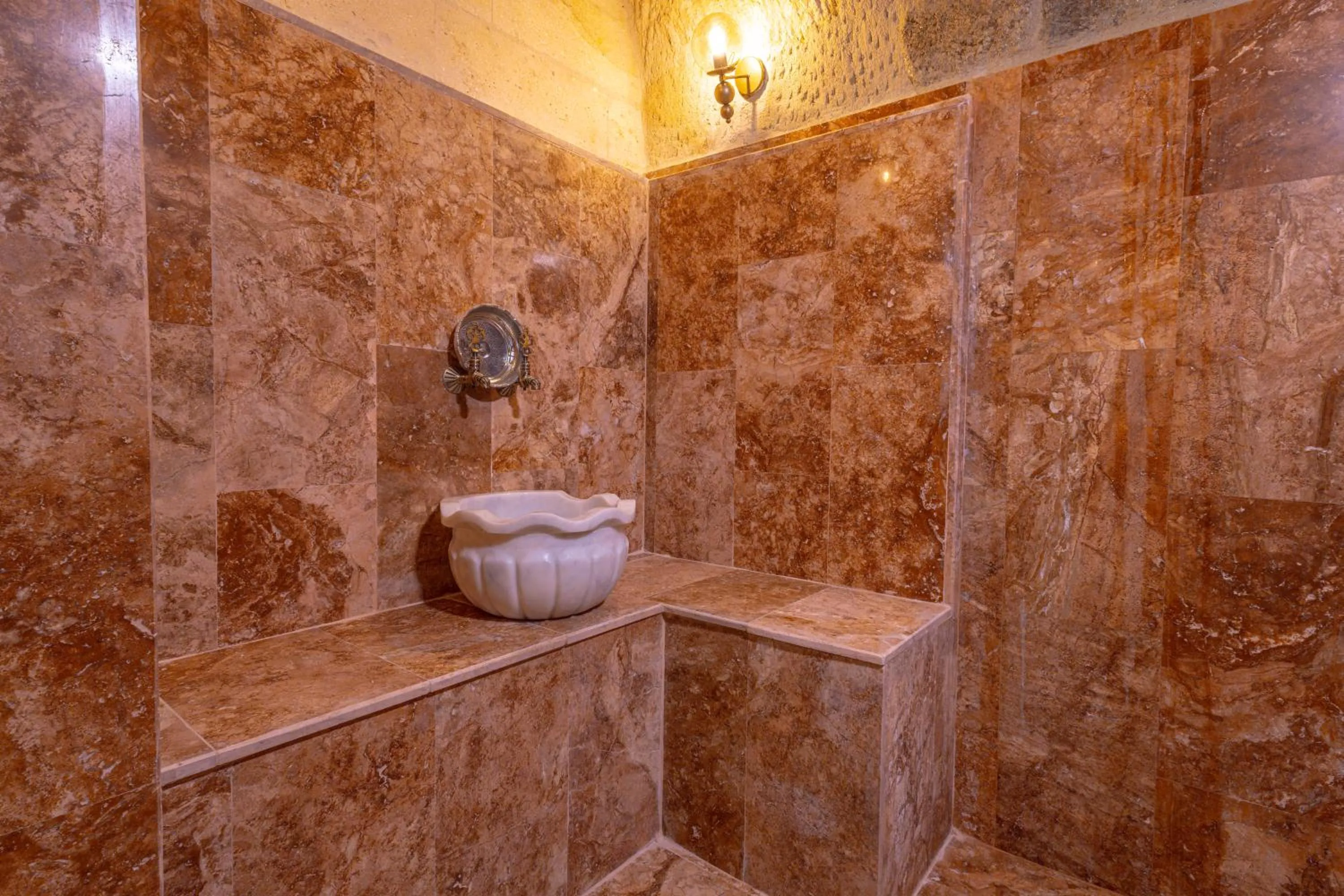 Public Bath in Lagoon Cave Suites