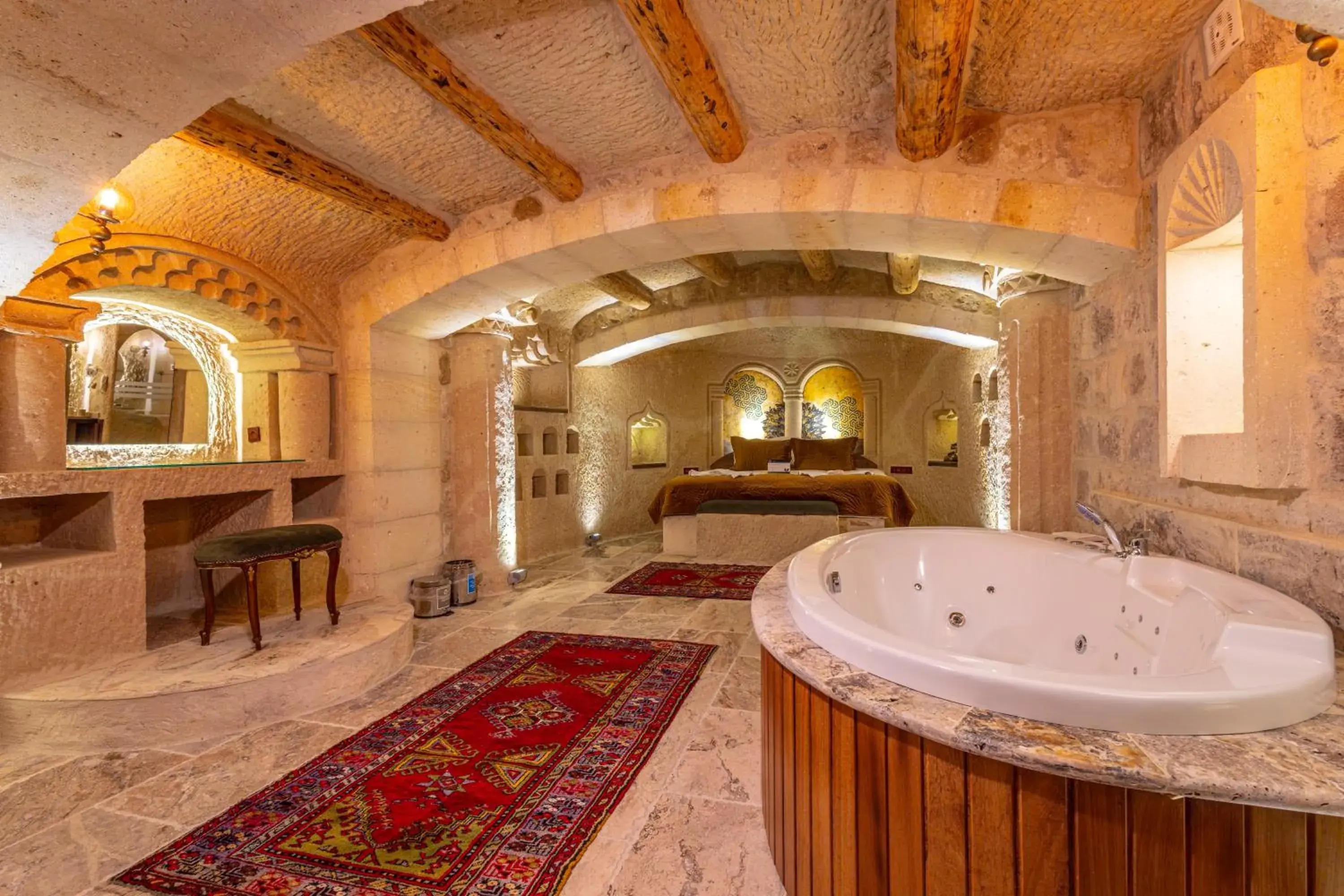 Queen Suite - single occupancy in Lagoon Cave Suites Queen Suite - single occupancy in Lagoon Cave Suites