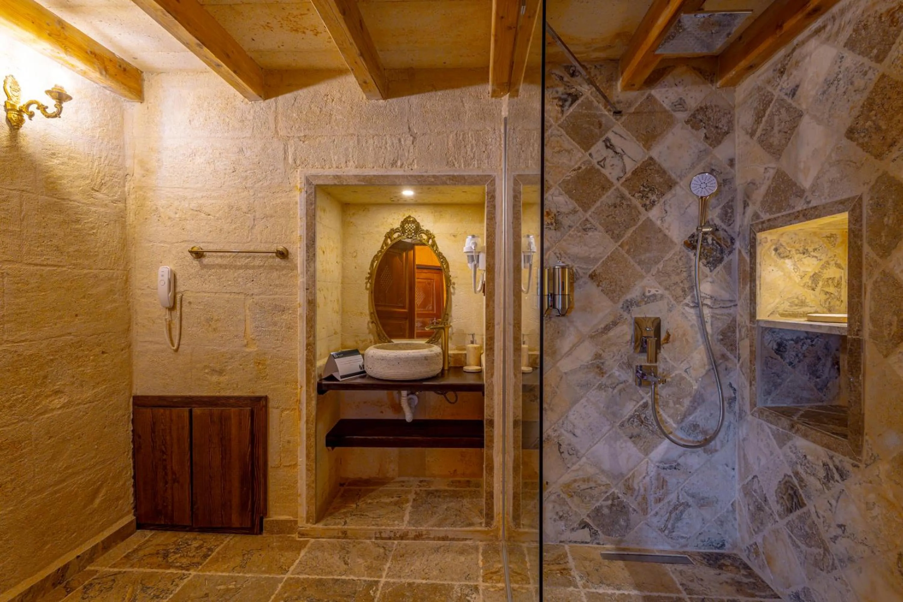 Bathroom in Lagoon Cave Suites