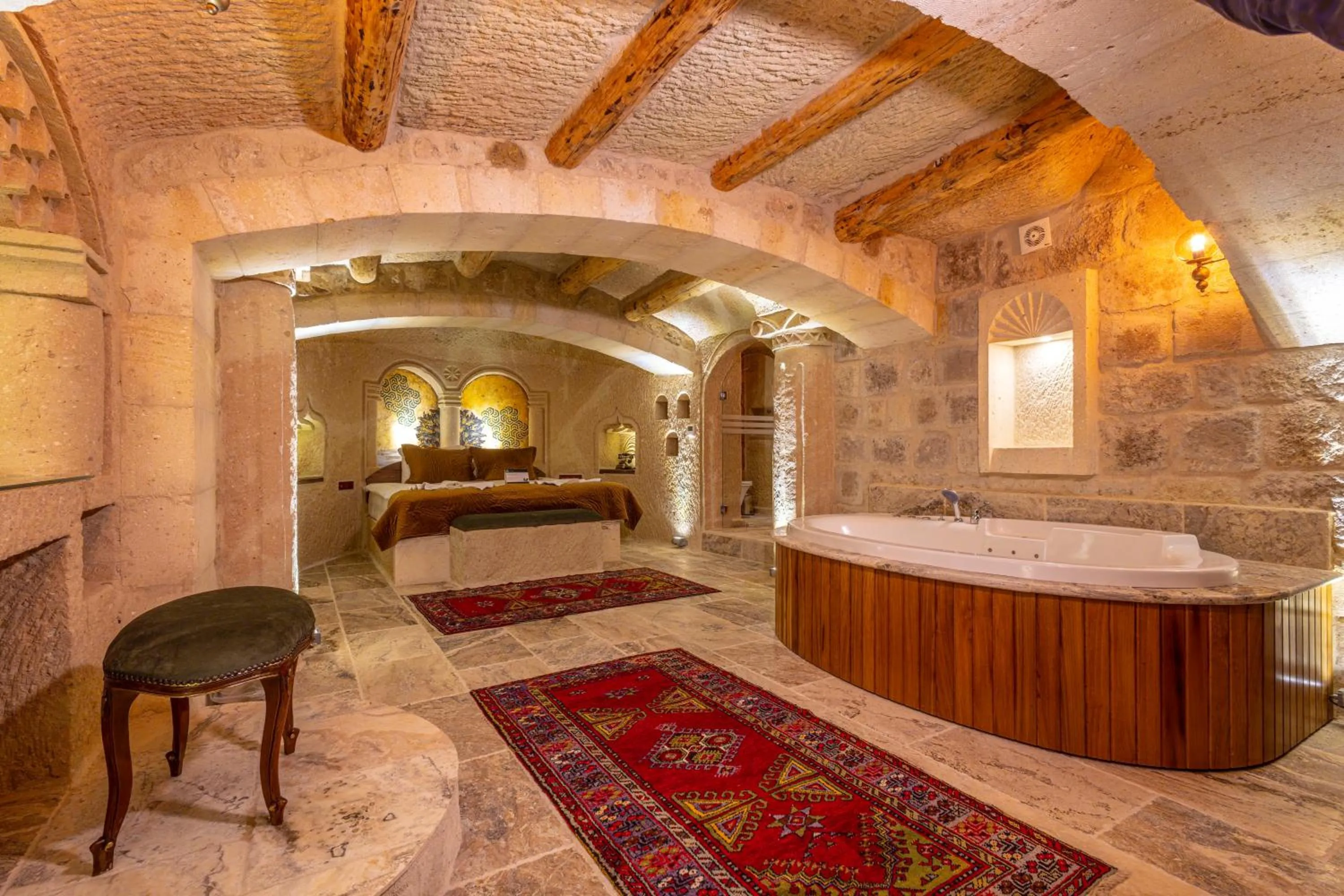 Hot Tub in Lagoon Cave Suites