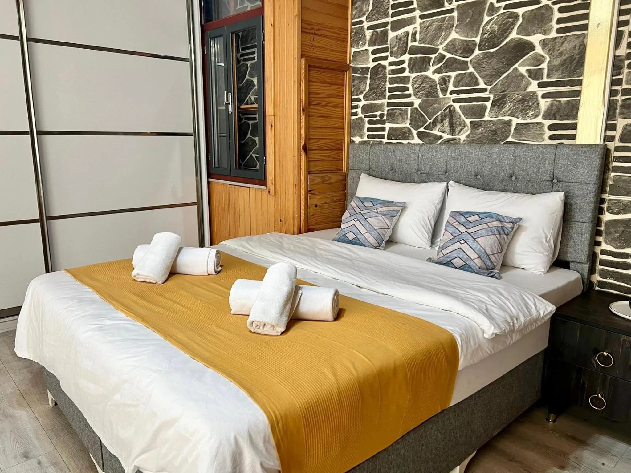 Bedroom, Bed in White Inn Taksim