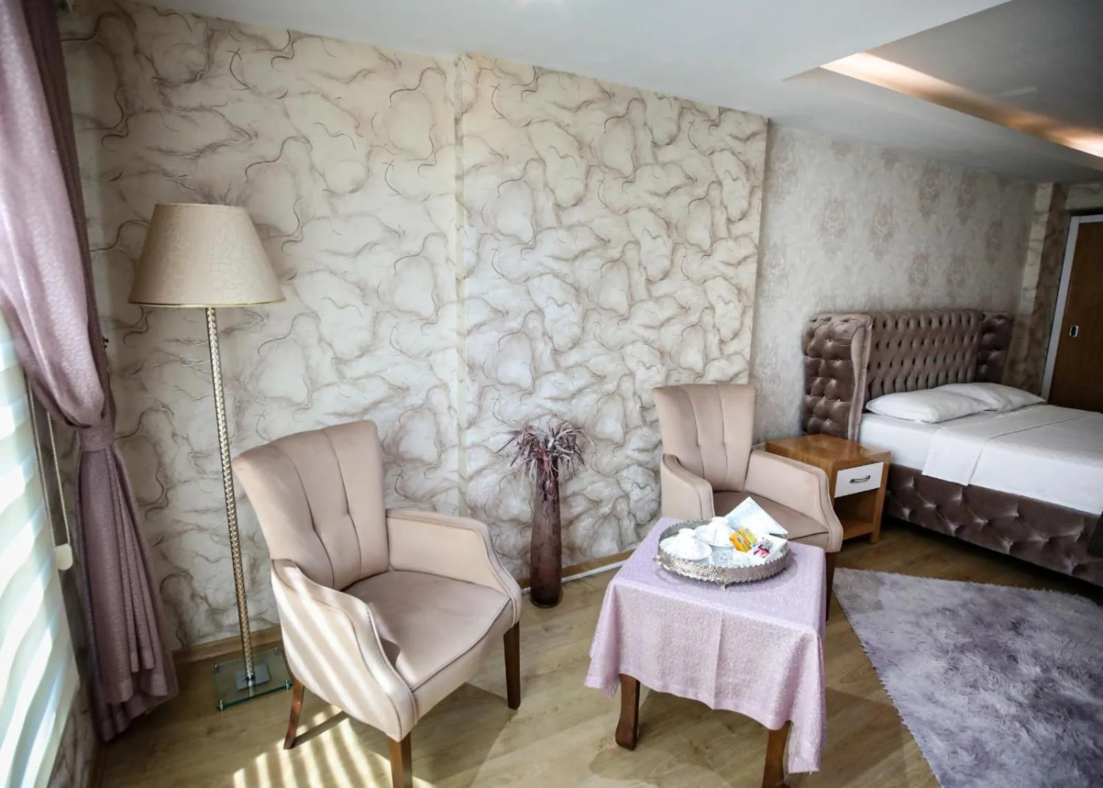 Seating area, Bed in Bayazıt Hotel