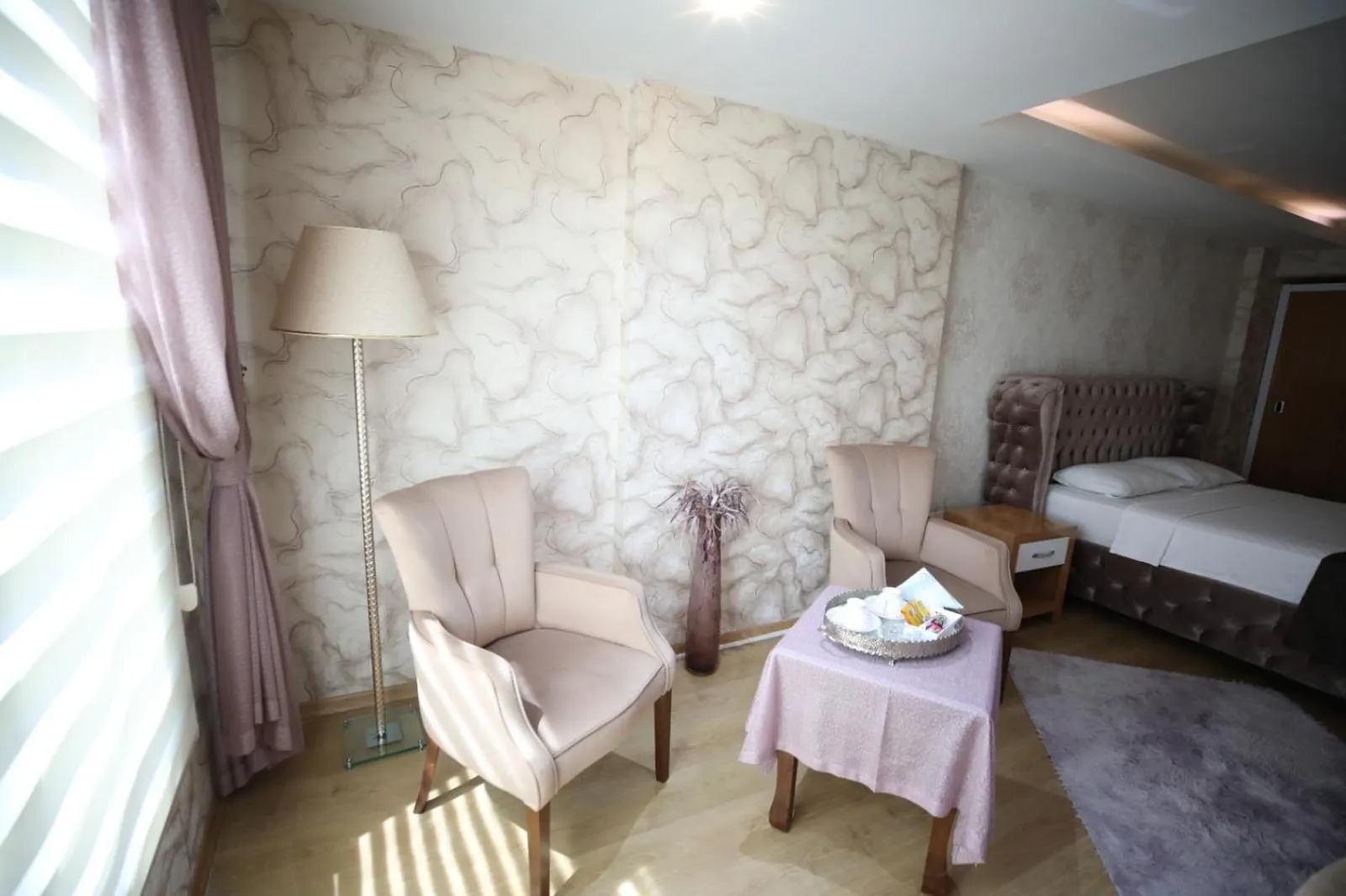 Seating area, Bed in Bayazıt Hotel