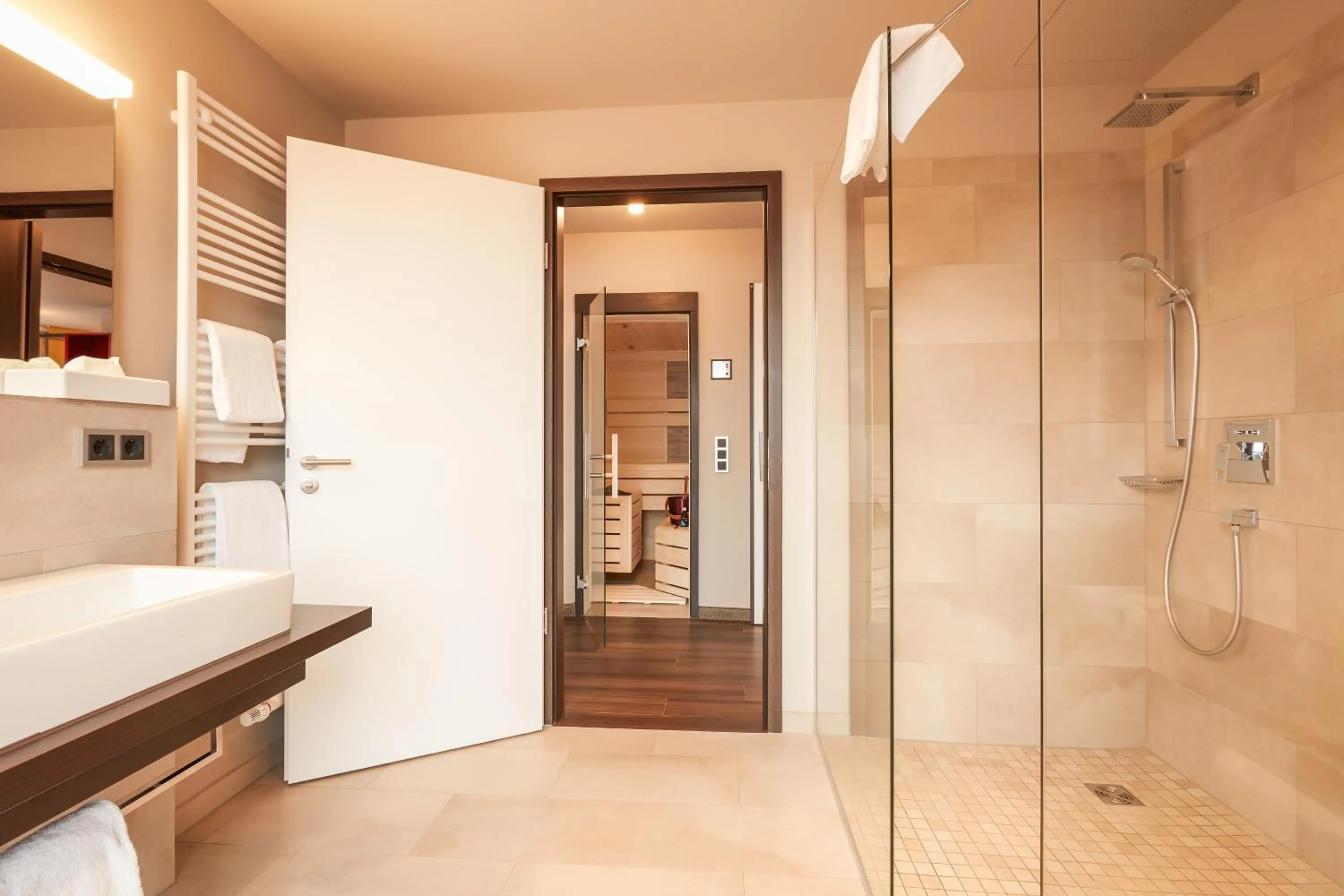 Shower in Hotel Platzhirsch