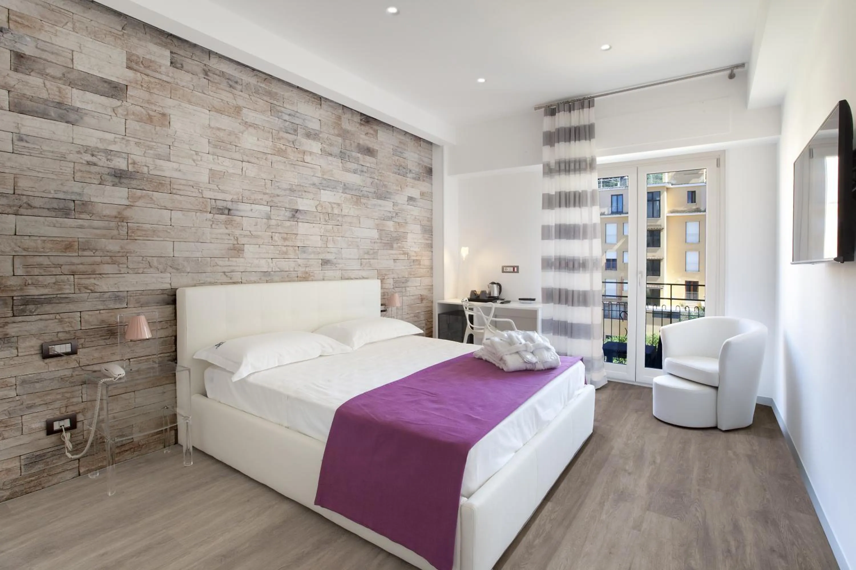 Photo of the whole room, Bed in Vhome