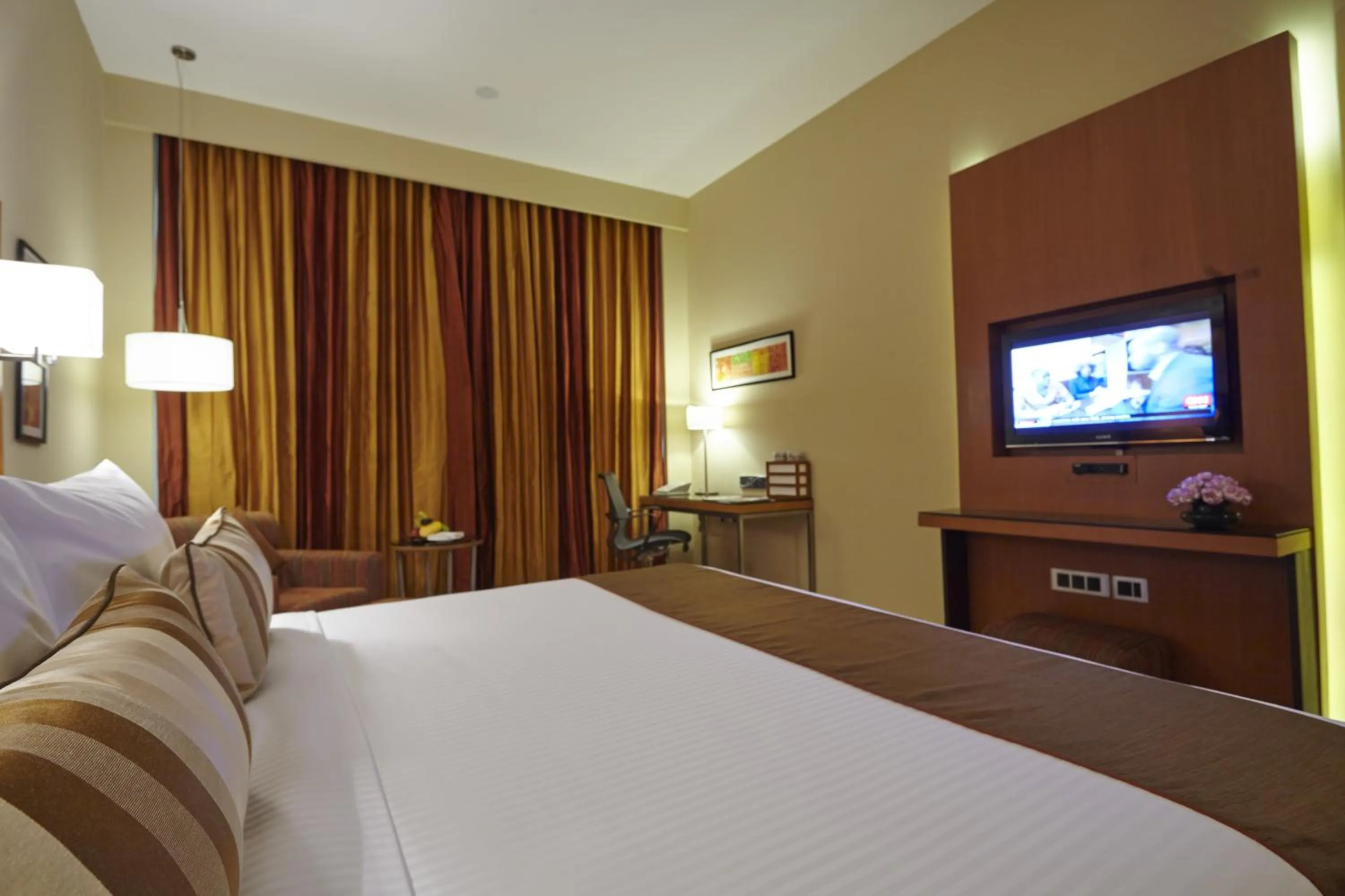 Bedroom, Bed in Turyaa Chennai - OMR IT Expressway