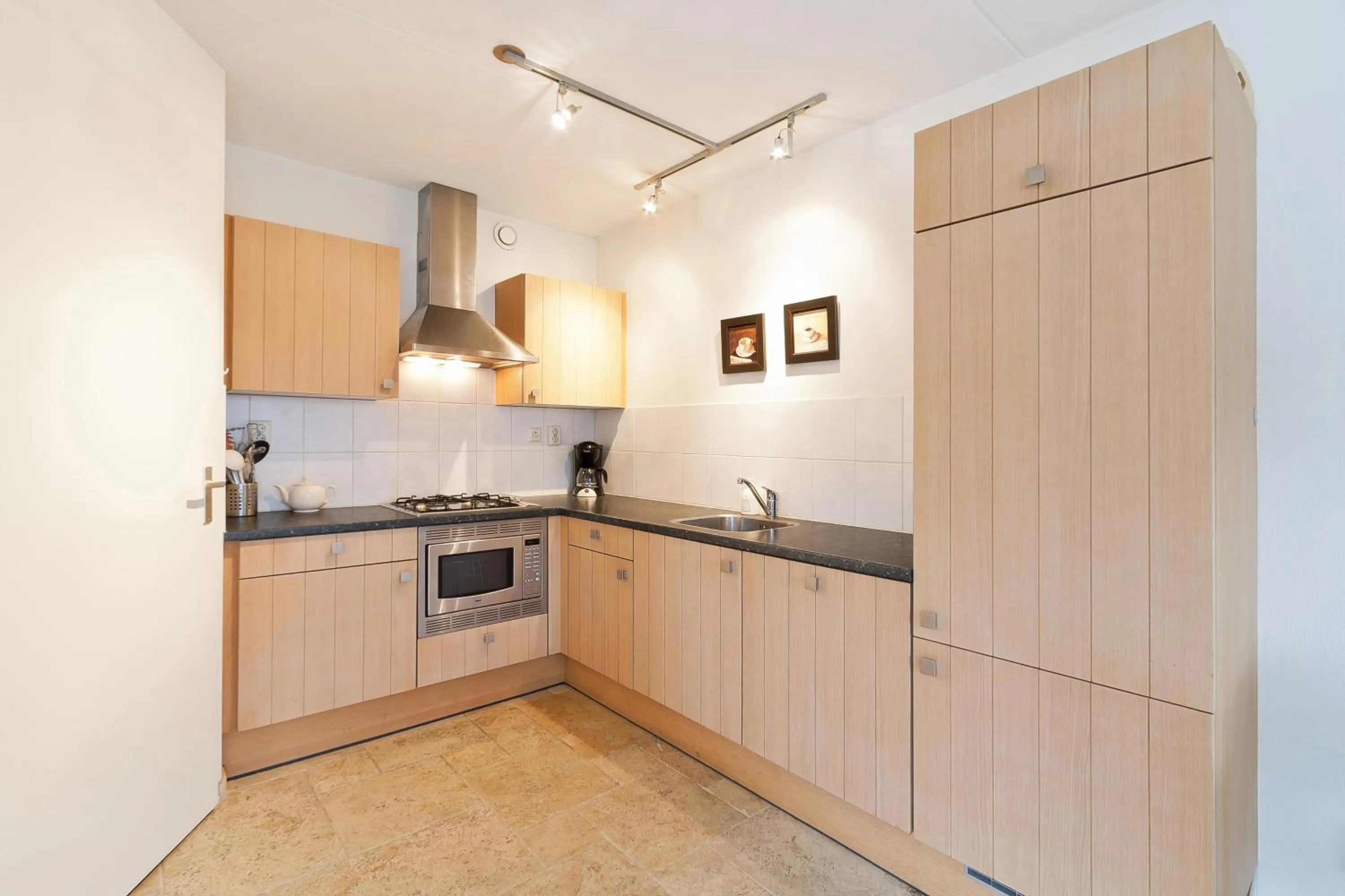 Kitchen or kitchenette in Boathouse Suburban Amsterdam