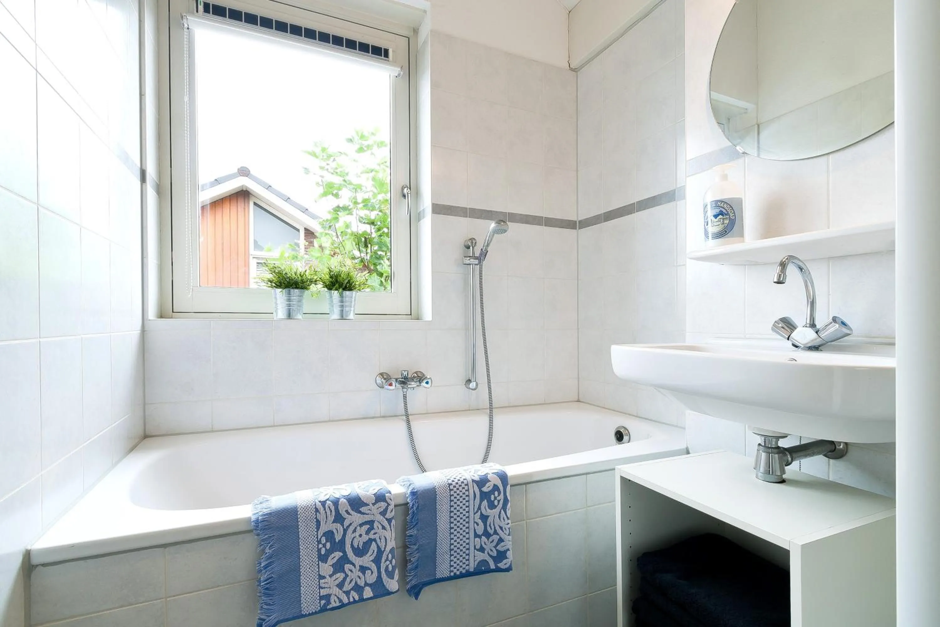 Bathroom in Boathouse Suburban Amsterdam