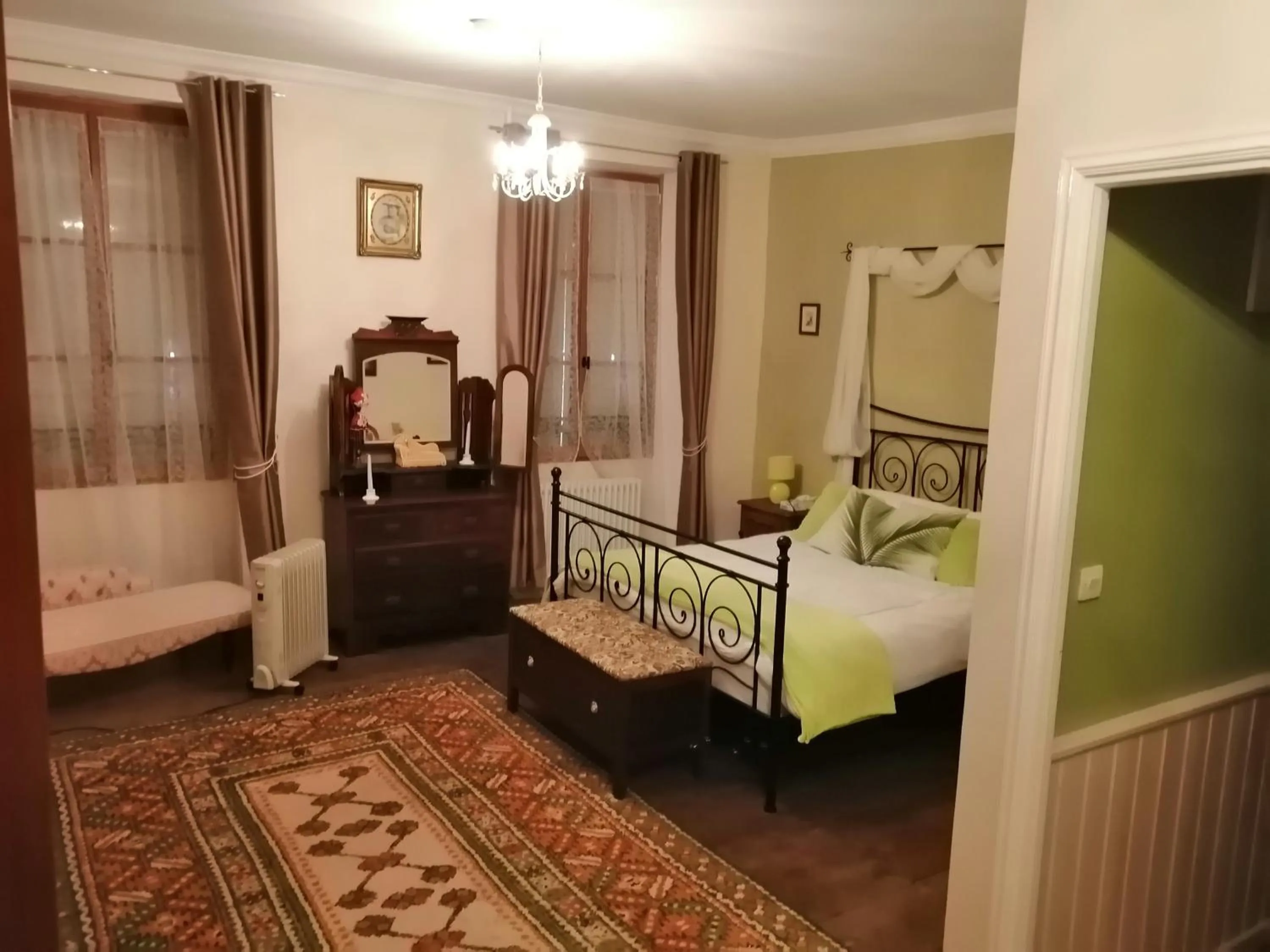 Photo of the whole room, Bed in Vingt Grand Rue