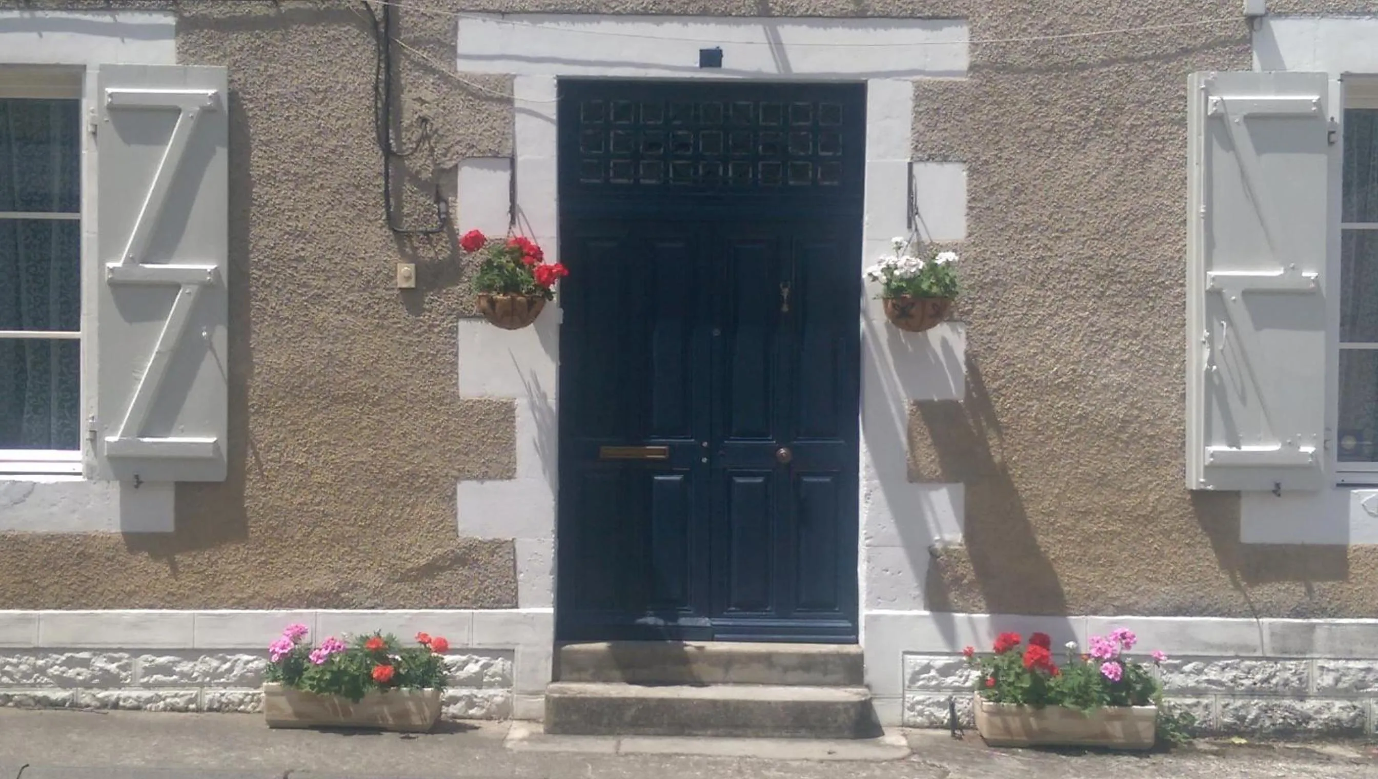 Facade/entrance in Vingt Grand Rue