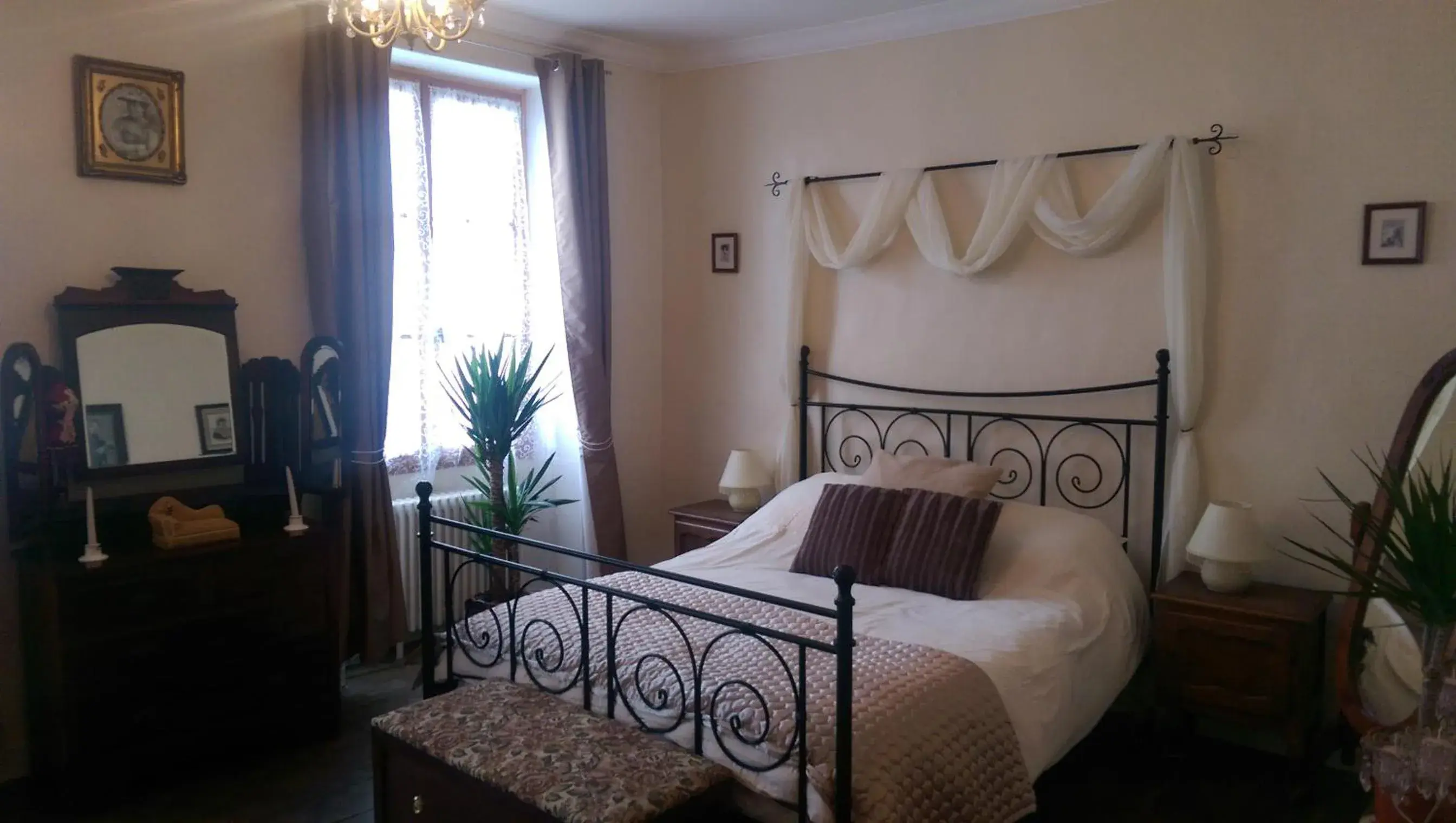 Deluxe Double Room in Vingt Grand Rue Deluxe Double Room in Vingt Grand Rue