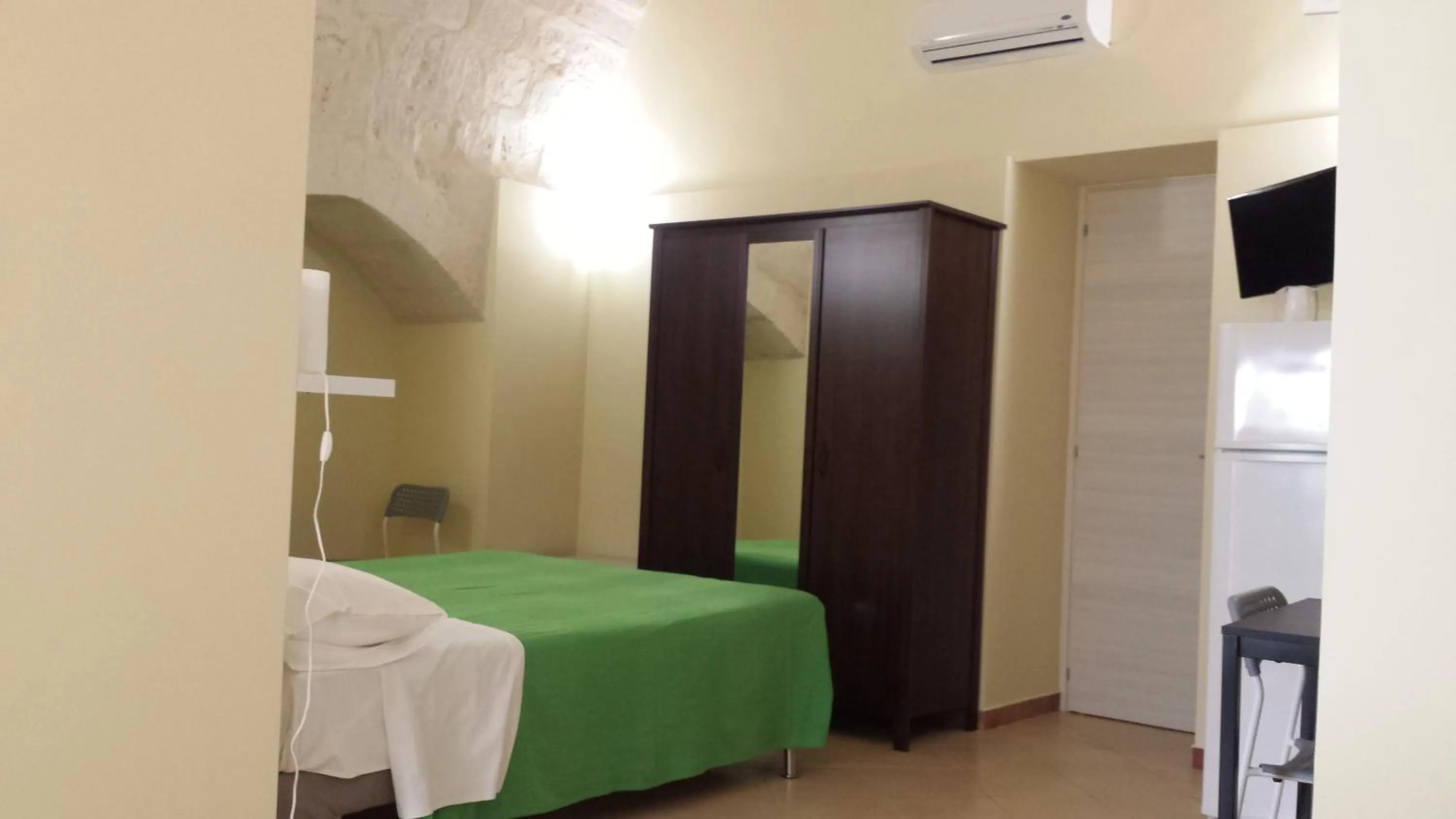 Bedroom, Bed in Beda Ragusa