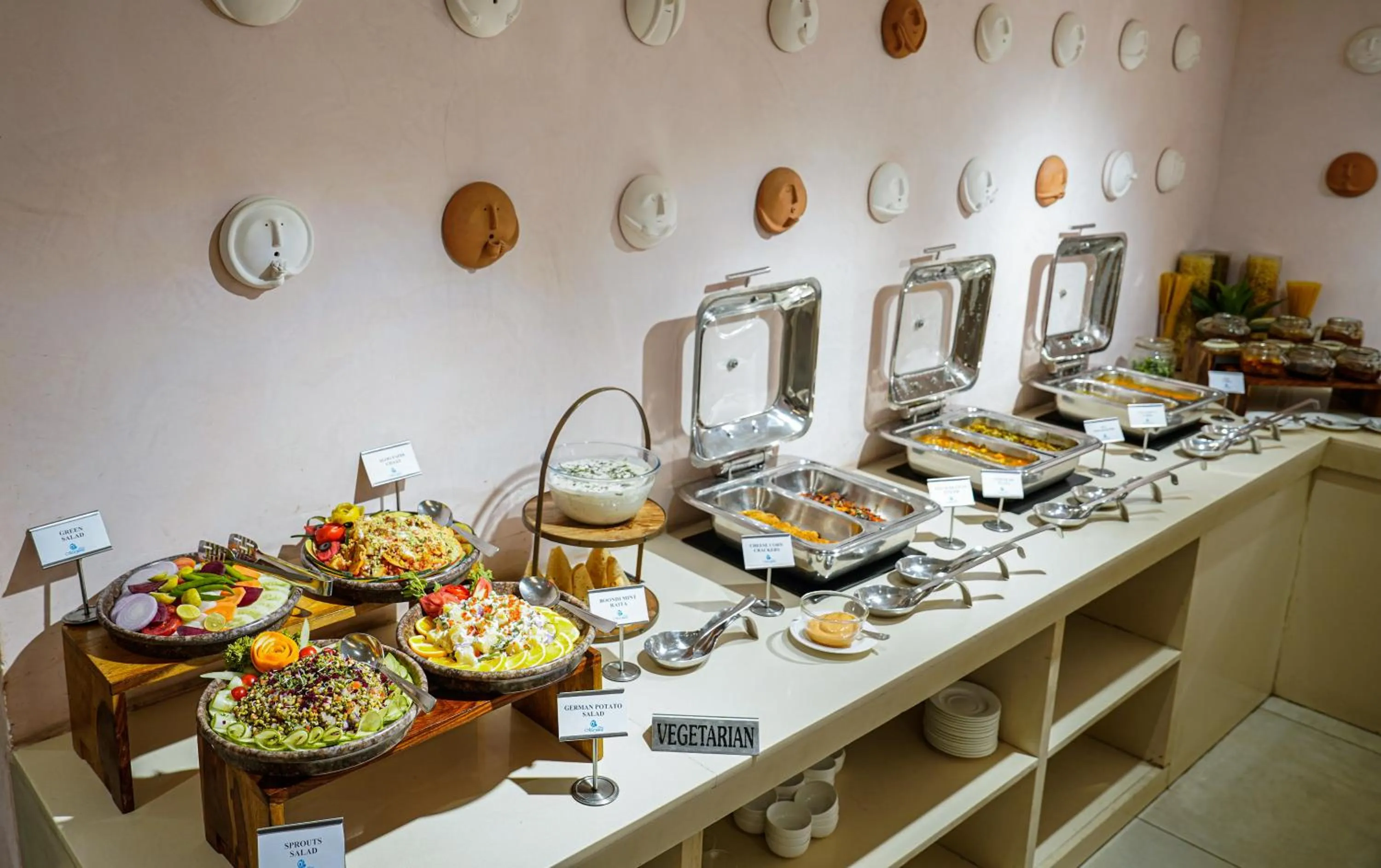 Restaurant/places to eat in Hotel Mayura