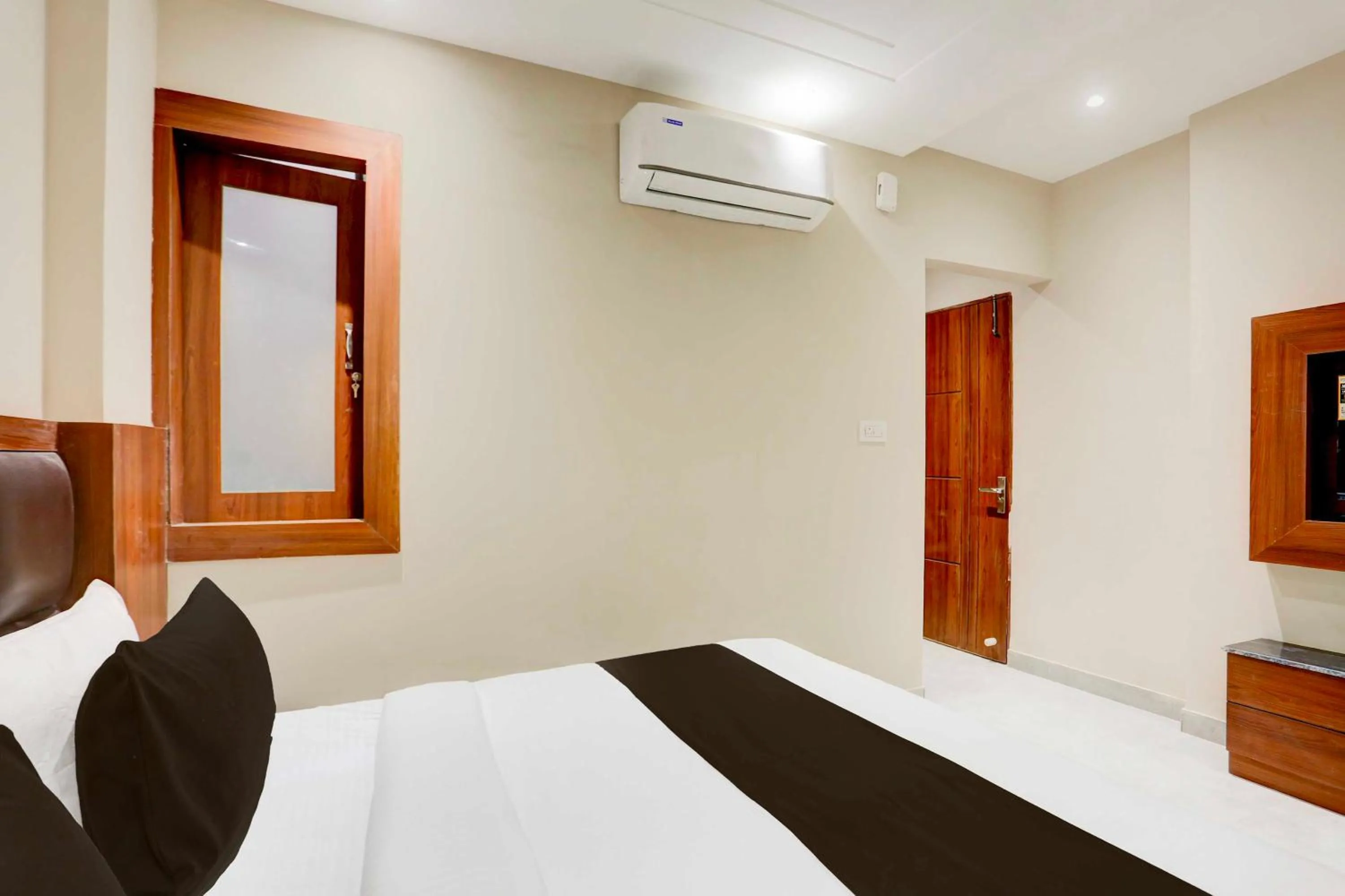 Bedroom, Bed in Collection O Taj Nagri Phase 2