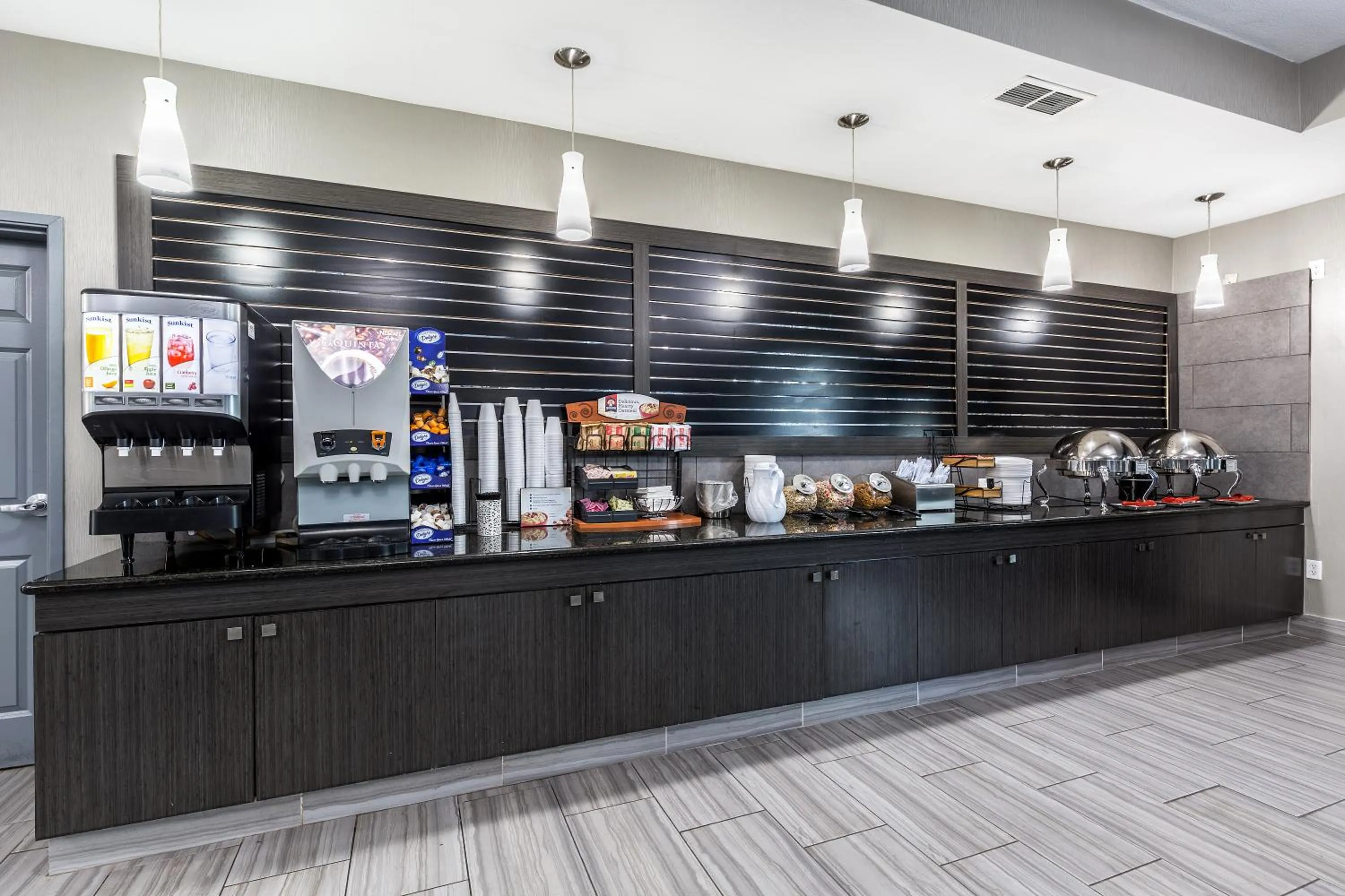 Kitchen or kitchenette in Platinum Inn & Suites Webster