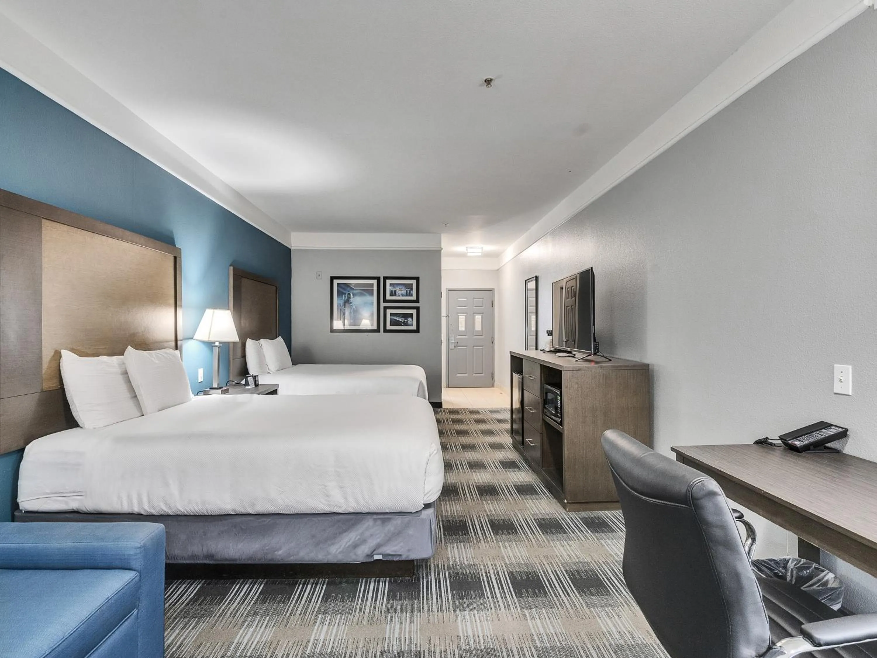 Bedroom, Bed in Platinum Inn & Suites Webster