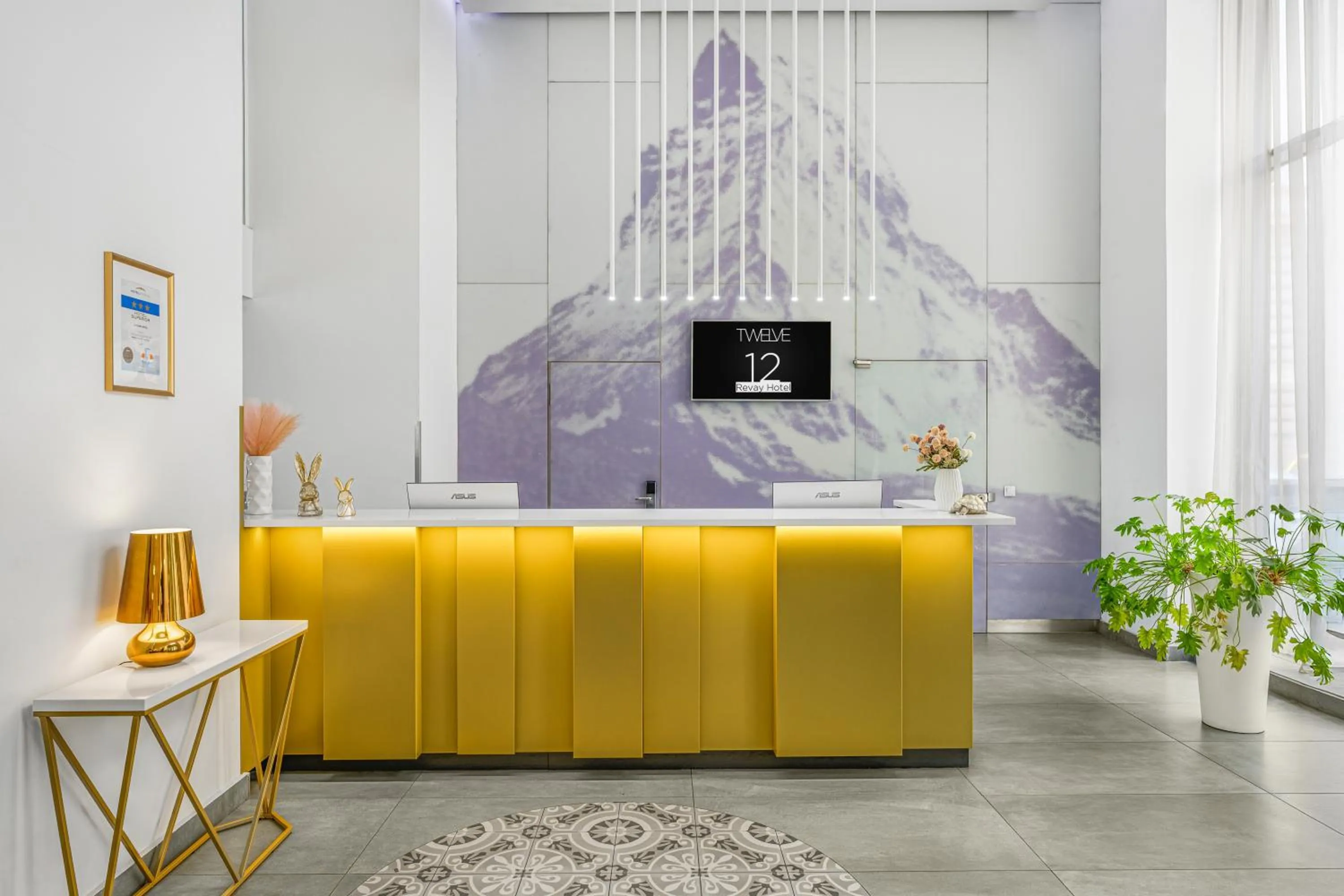 Lobby or reception in 12 Revay Hotel